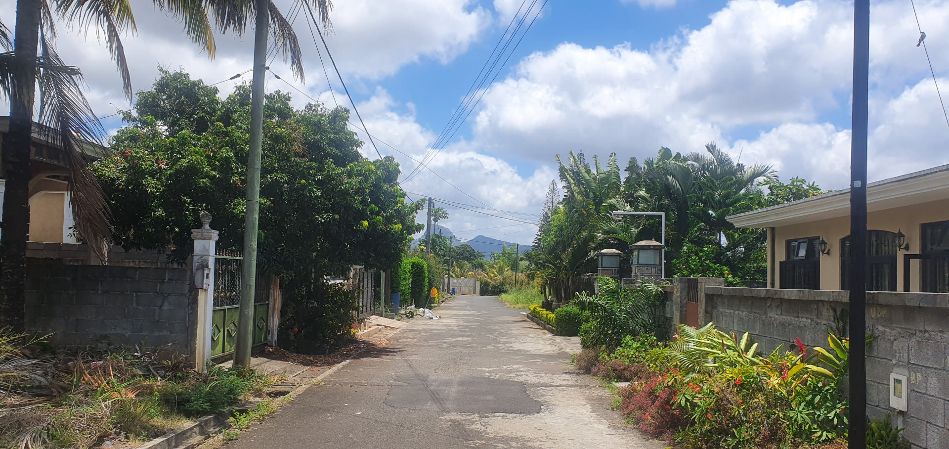 Residential land of 548 m2 for sale in Pamplemousses, north, Mauritius – LexpressProperty.com | 283558 | Ref01