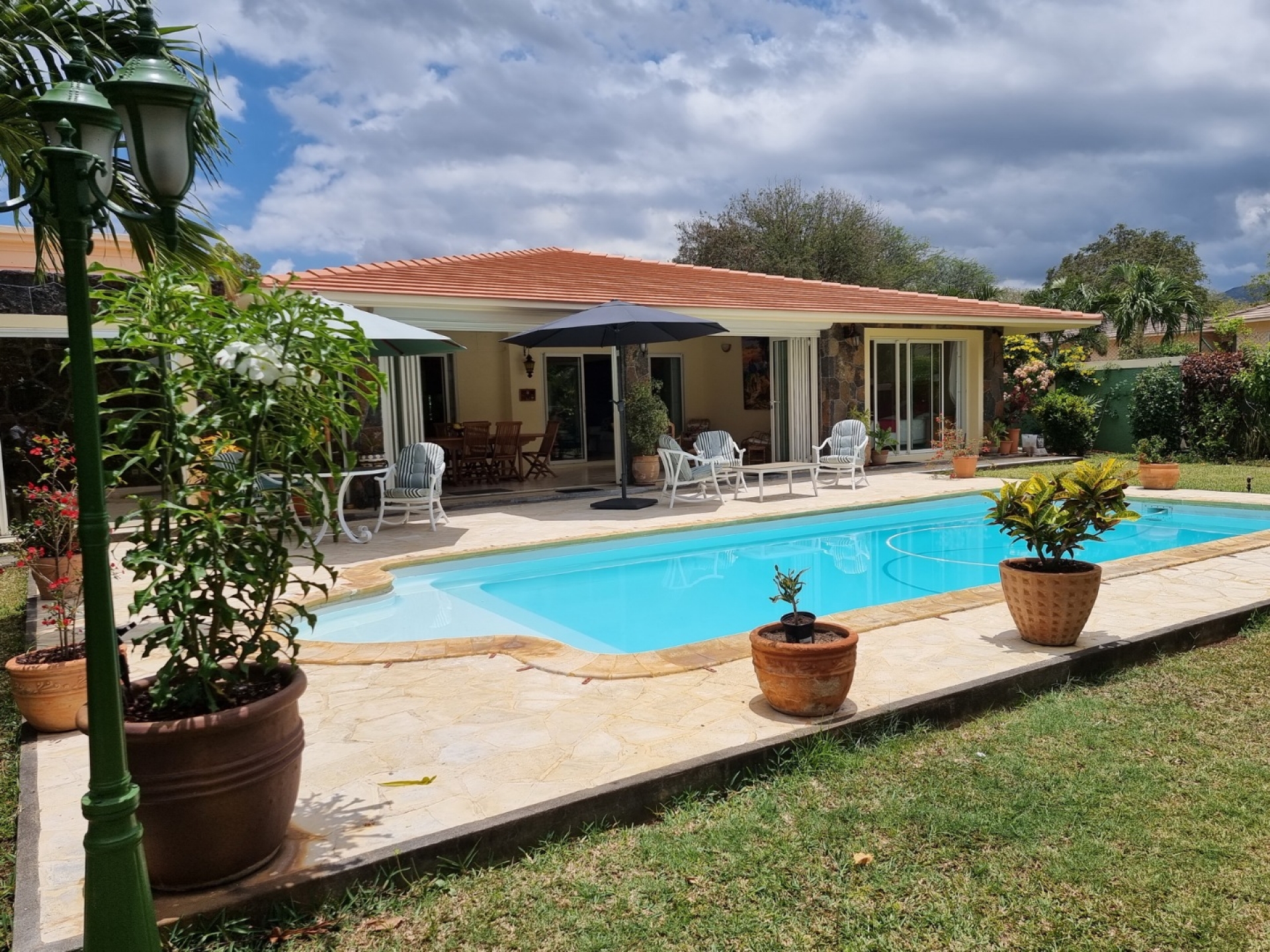 Maison / Villa 3 Chambre(s) en location à Petite Rivière Noire, ouest, île Maurice – LexpressProperty.com | 283975 | Ref01
