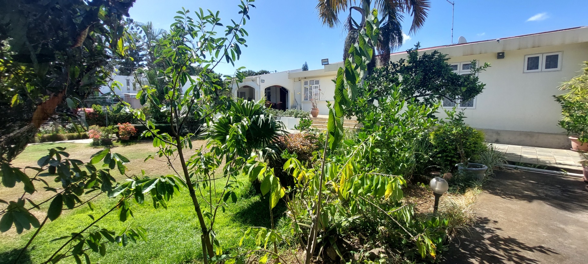 House / Villa of 6 bedrooms for sale in Roches Brunes, center, Mauritius – LexpressProperty.com | 314366 | Ref01