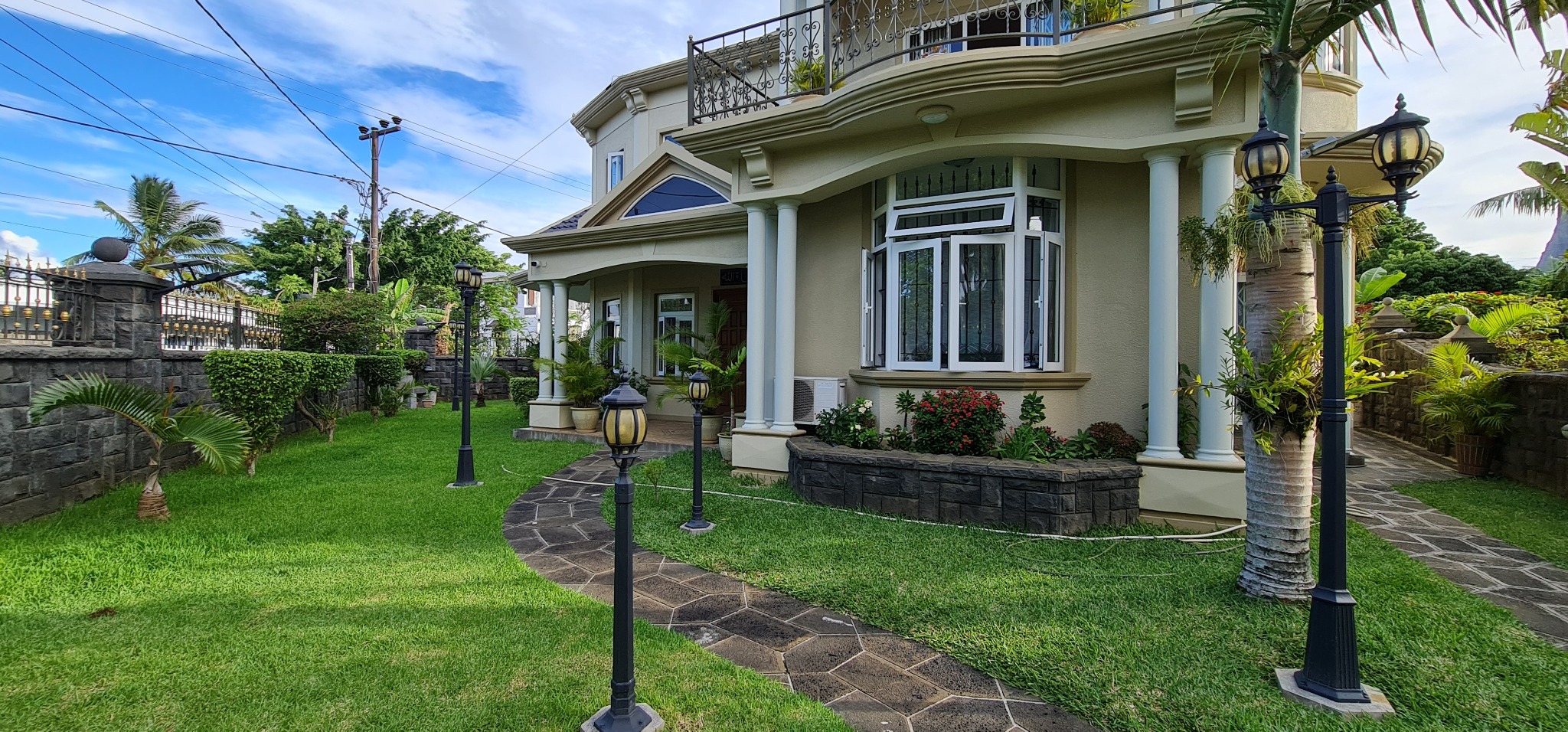 House / Villa of 7 bedrooms for sale in Quatre Bornes, center, Mauritius – LexpressProperty.com | 231983 | Ref01
