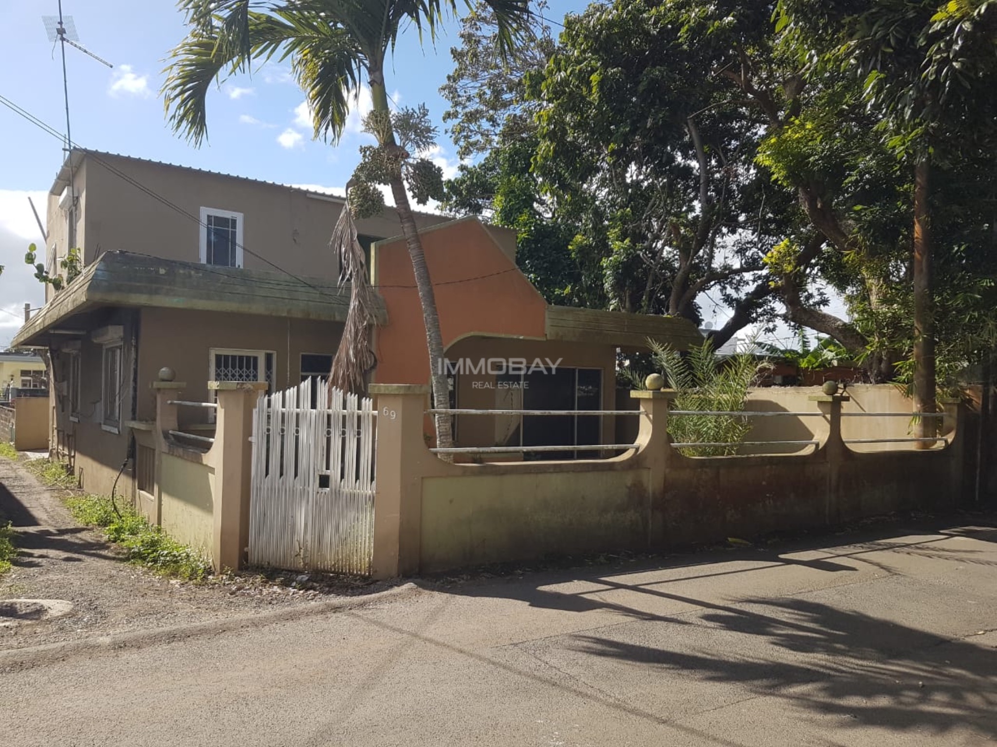 Maison / Villa 5 Chambre(s) en vente à Stanley, centre, île Maurice – LexpressProperty.com | 301871 | Ref01