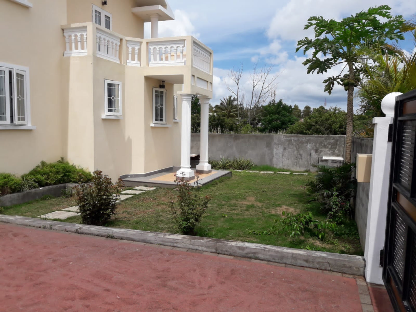 House / Villa of 3 bedrooms for rent in Ebène, center, Mauritius – LexpressProperty.com | 305492 | Ref01