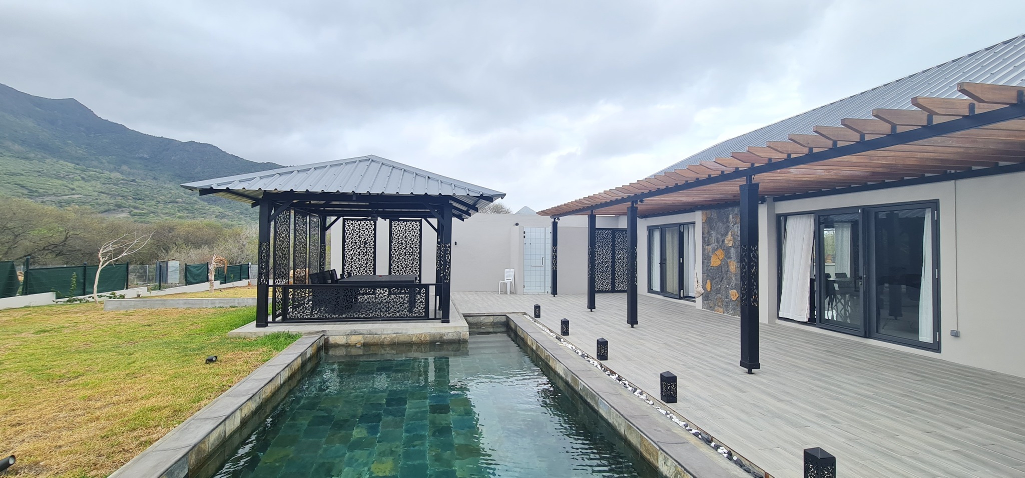 Maison / Villa 4 Chambre(s) en vente à Petite Rivière Noire, ouest, île Maurice – LexpressProperty.com | 321877 | Ref01