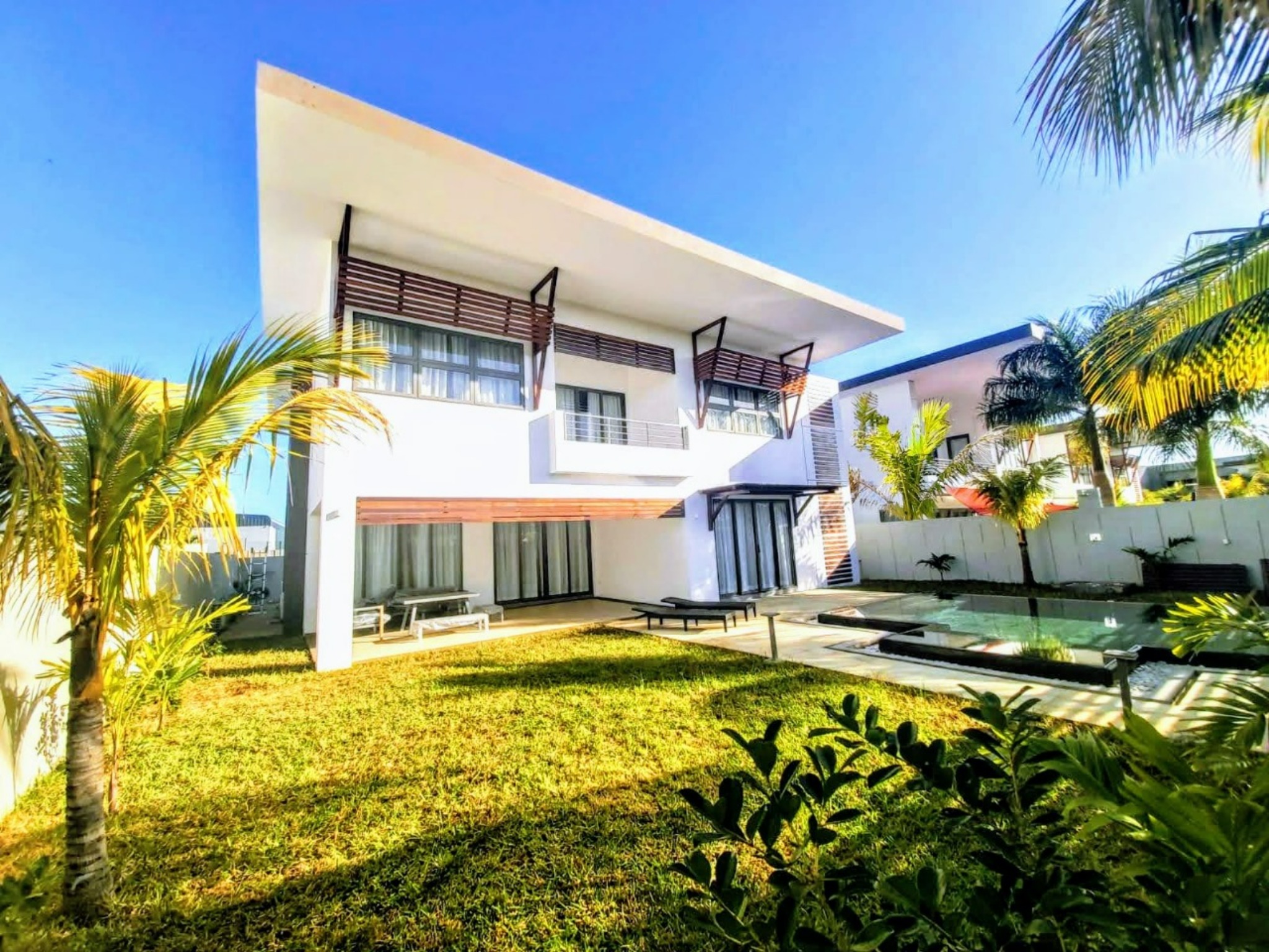 Maison / Villa 4 Chambre(s) en location à Grand Bay, nord, île Maurice – LexpressProperty.com | 313527 | Ref01