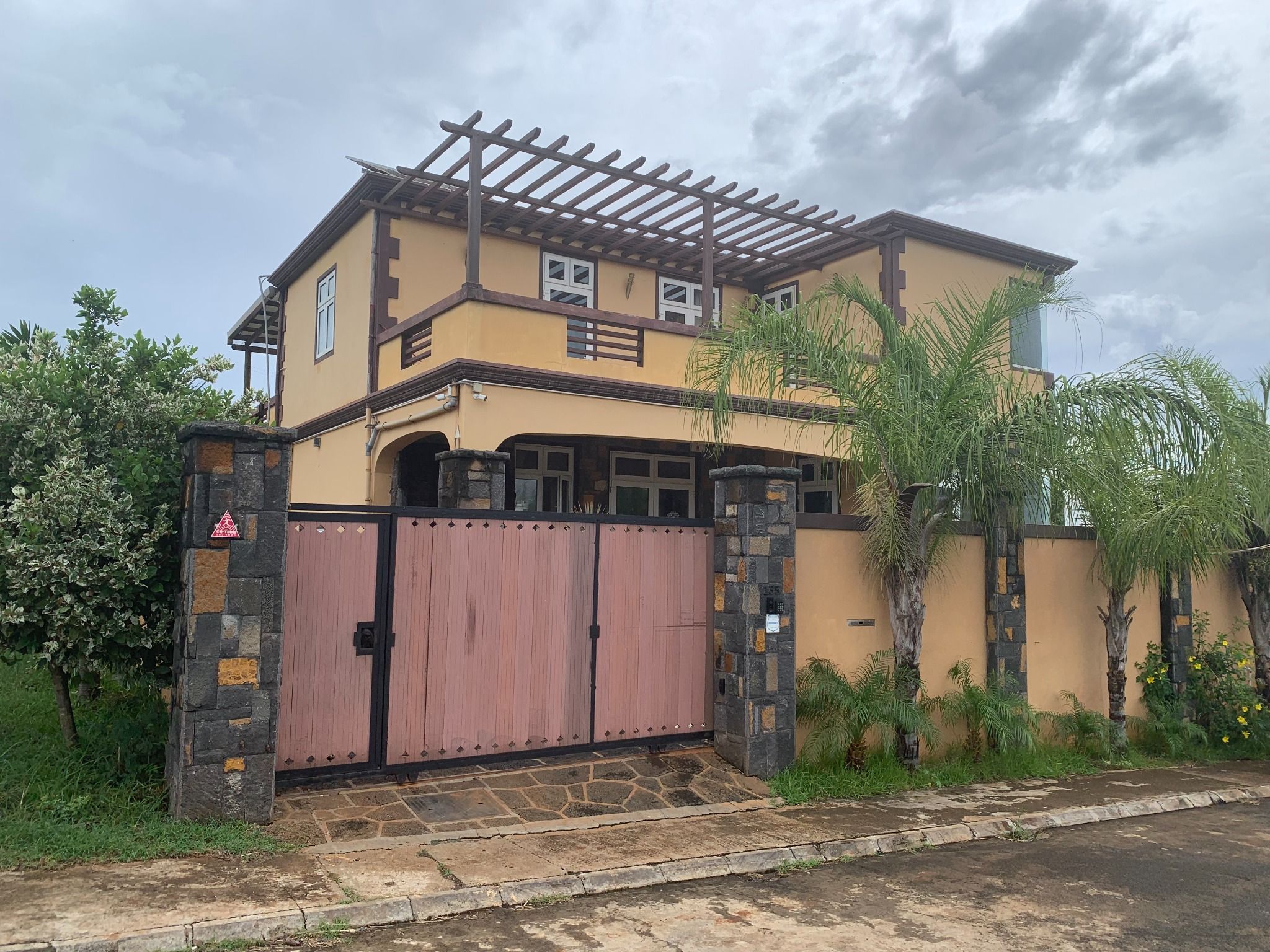 Maison / Villa 5 Chambre(s) en vente à Albion, ouest, île Maurice – LexpressProperty.com | 384872 | Ref01