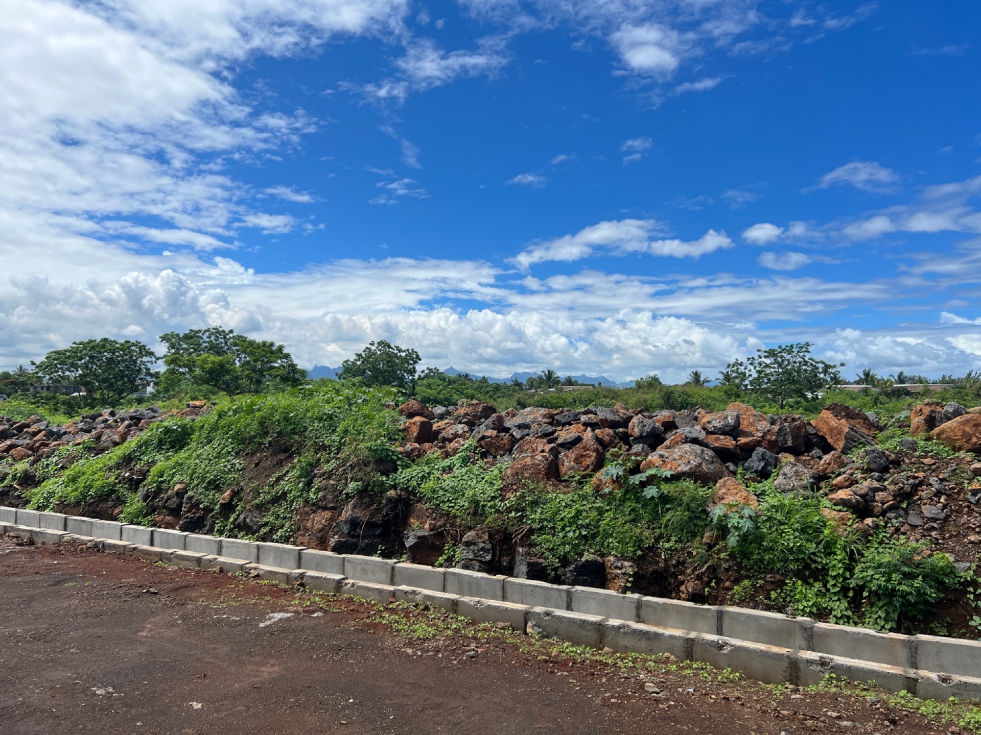Residential land of 518 m2 for sale in Pointe aux Piments, north, Mauritius – LexpressProperty.com | 391348 | Ref01