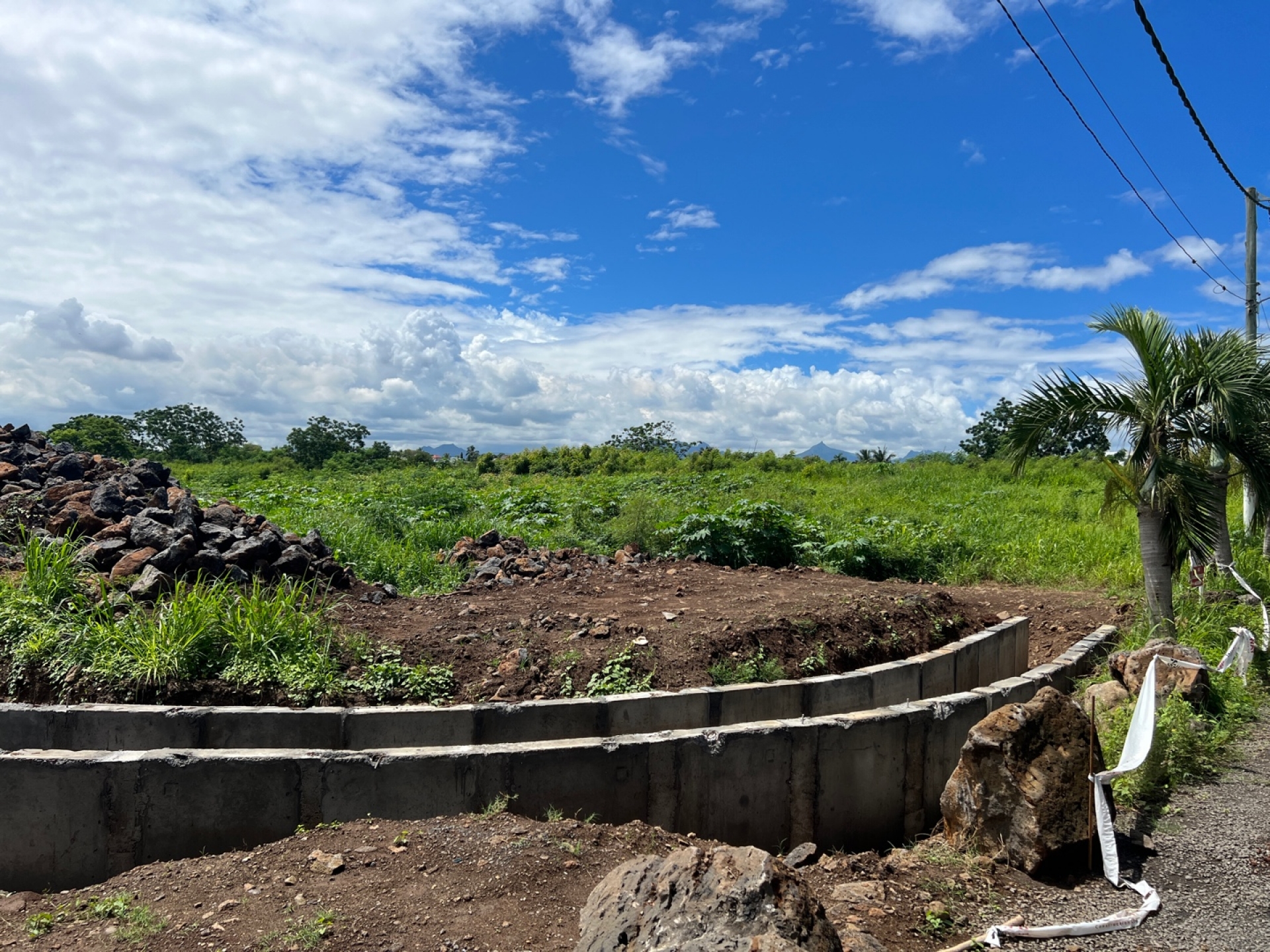 Residential land of 612 m2 for sale in Pointe aux Piments, north, Mauritius – LexpressProperty.com | 391346 | Ref01