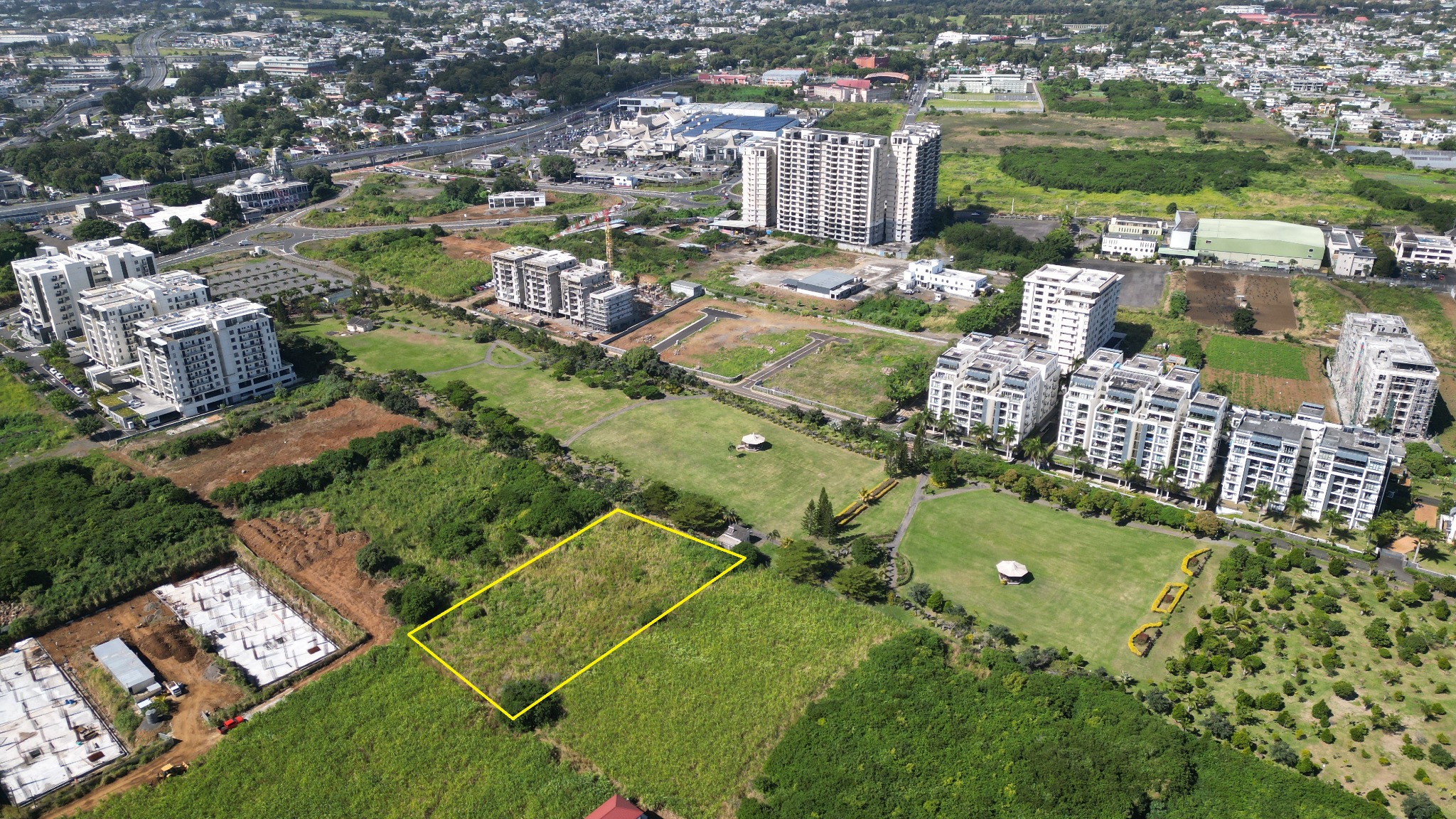 Terrain résidentiel de 4221 m2 en vente à Sodnac, centre, île Maurice – LexpressProperty.com | 238072 | Ref01
