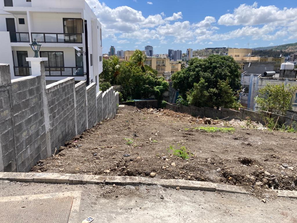 Residential land of 627 m2 for sale in Port Louis, north, Mauritius – LexpressProperty.com | 374615 | Ref01