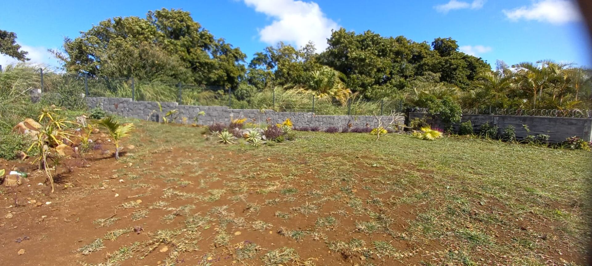 Residential land of 1057 m2 for sale in Abercrombie, north, Mauritius – LexpressProperty.com | 286098 | Ref01