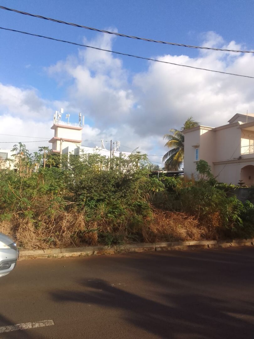Residential land of 672 m2 for sale in Albion, west, Mauritius – LexpressProperty.com | 515641 | Ref01