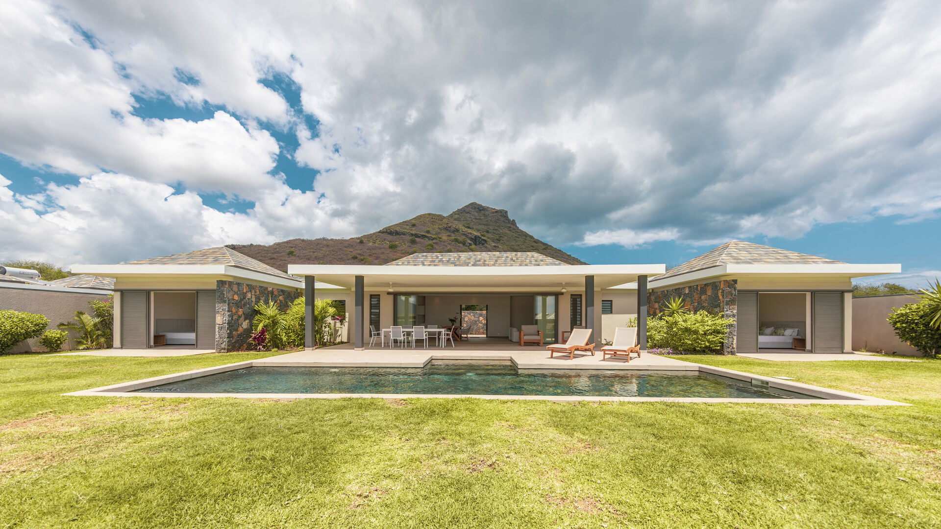 House / Villa of 4 bedrooms for sale in Tamarin, west, Mauritius – LexpressProperty.com | 592212 | Ref01