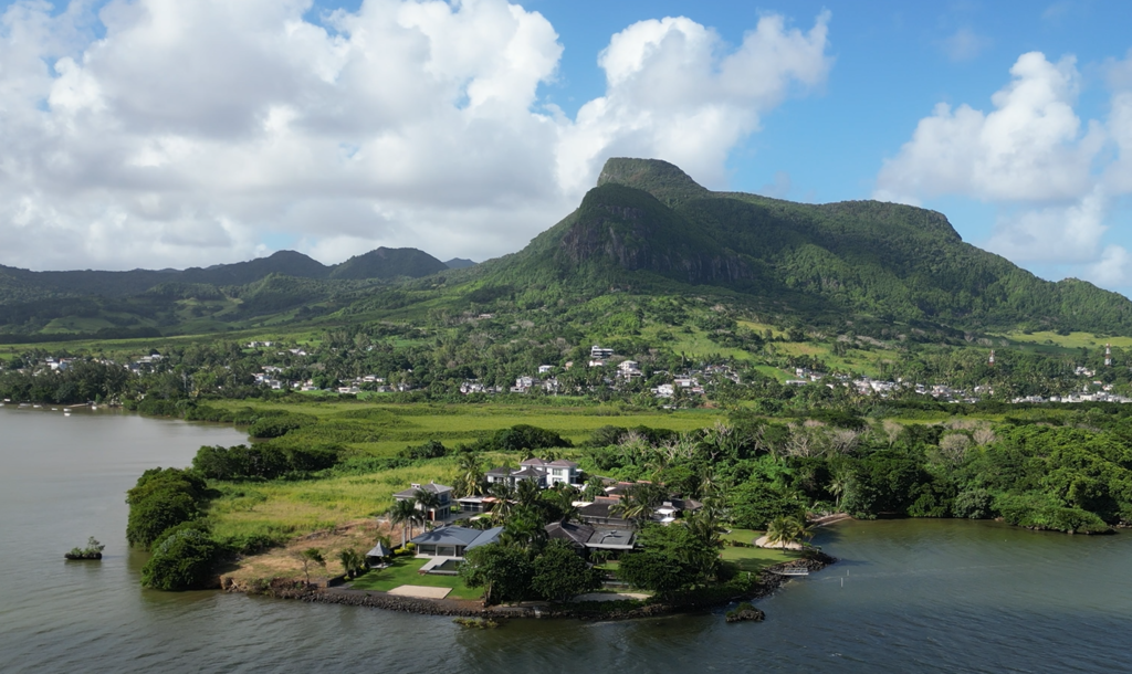 Maison / Villa 6 Chambre(s) en vente à Vieux Grand Port, sud, île Maurice – LexpressProperty.com | 402400 | Ref01