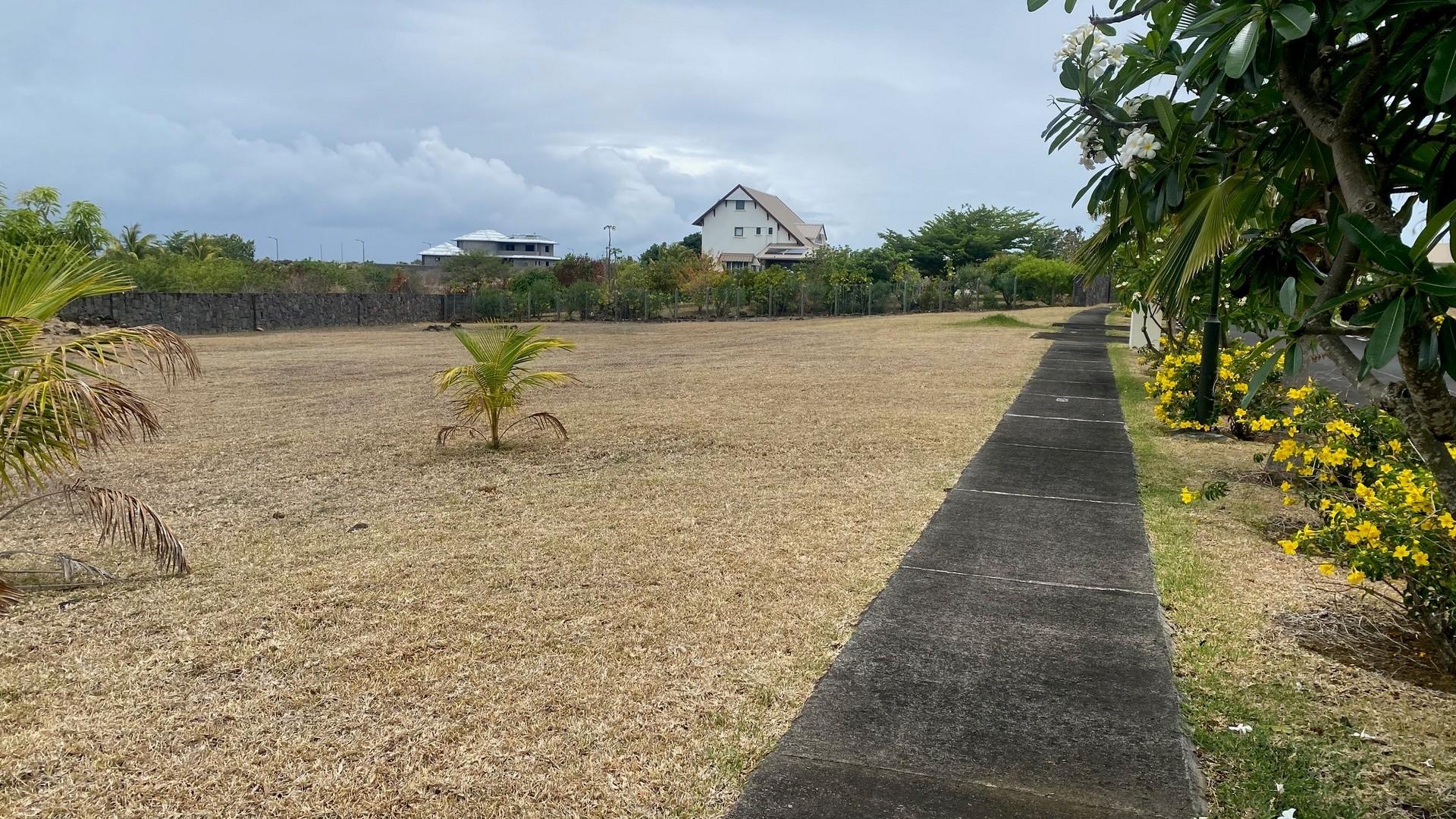 Residential land of 2208 m2 for sale in Mahébourg, south, Mauritius – LexpressProperty.com | 331274 | Ref01