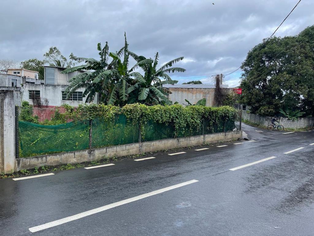 Residential land of 1635.65 m2 for sale in Surinam, south, Mauritius – LexpressProperty.com | 511065 | Ref01