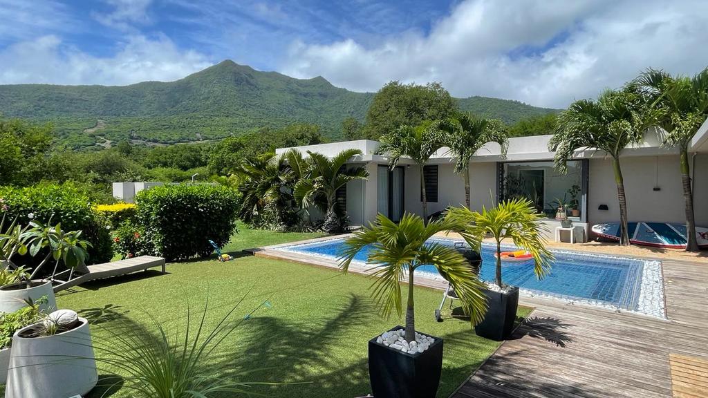 Maison / Villa 5 Chambre(s) en vente à Petite Rivière Noire, ouest, île Maurice – LexpressProperty.com | 573274 | Ref01