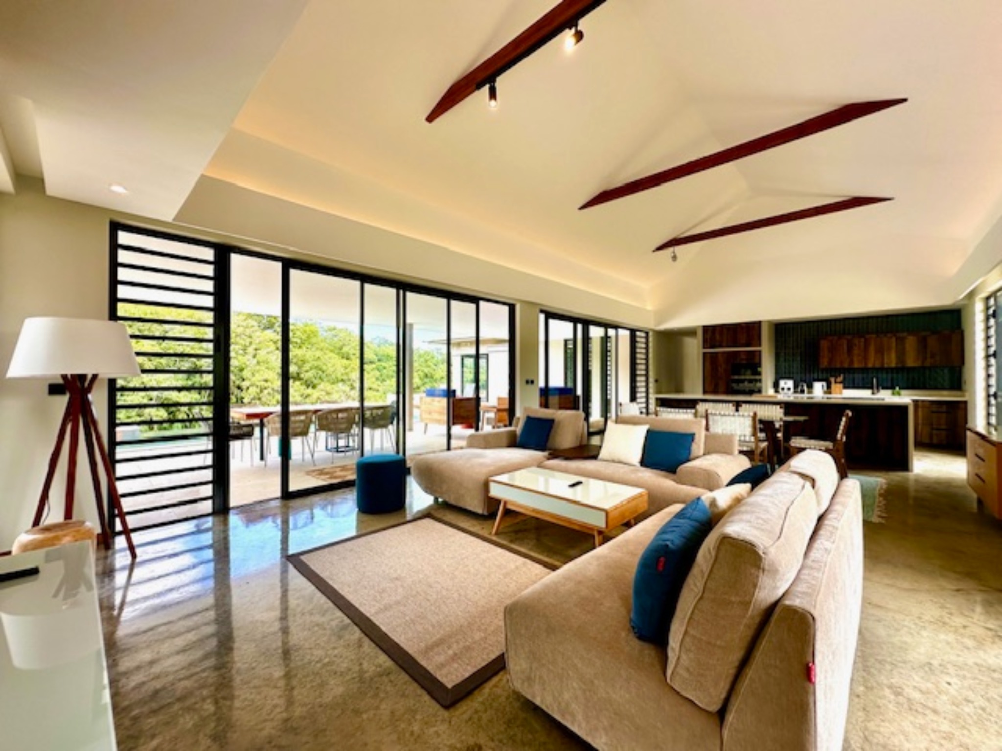 House / Villa of 6 bedrooms for rent in Moka, center, Mauritius – LexpressProperty.com | 683207 | Ref01