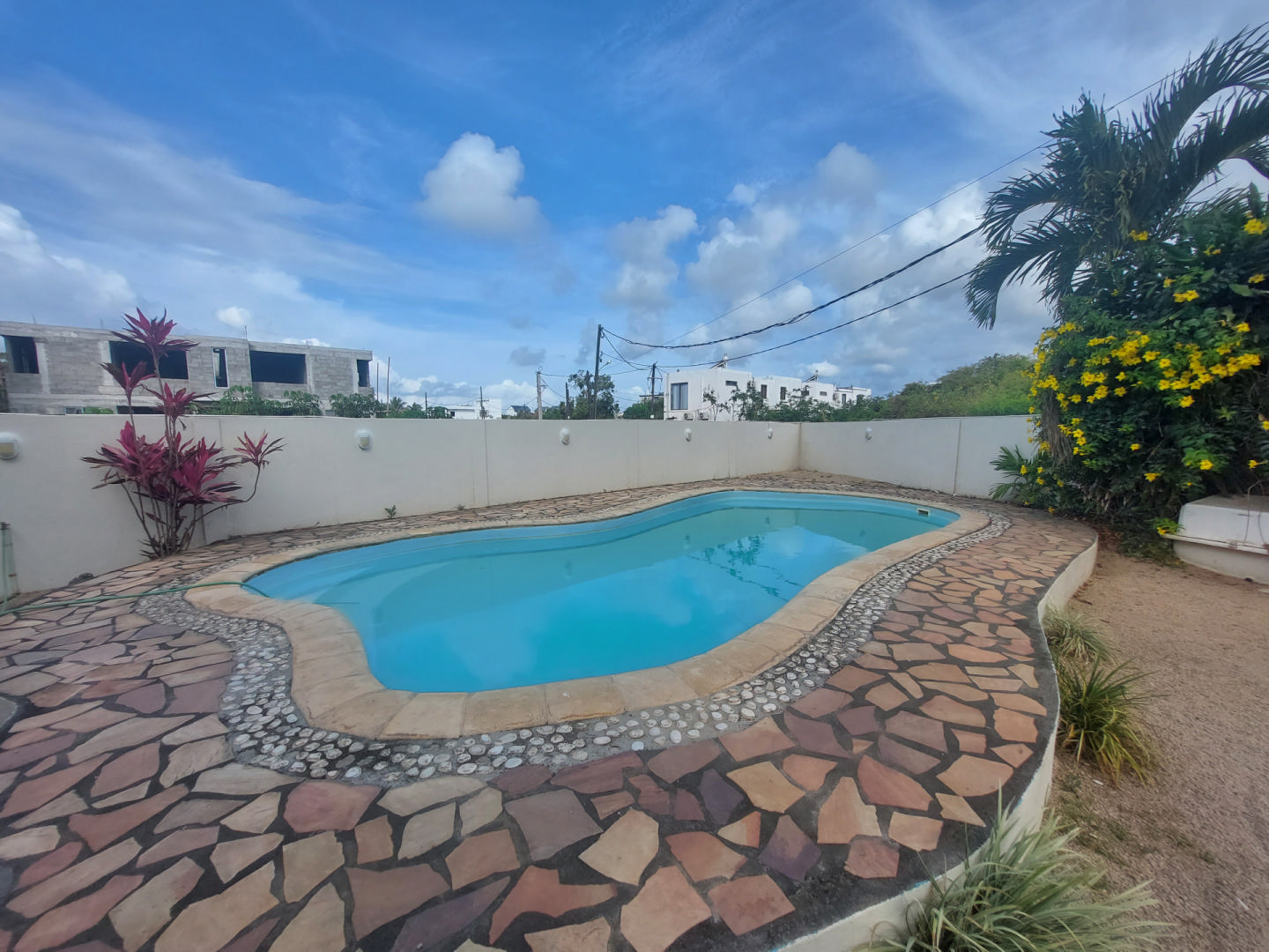 Maison / Villa 3 Chambre(s) en location à Grand Bay, nord, île Maurice – LexpressProperty.com | 385595 | Ref01