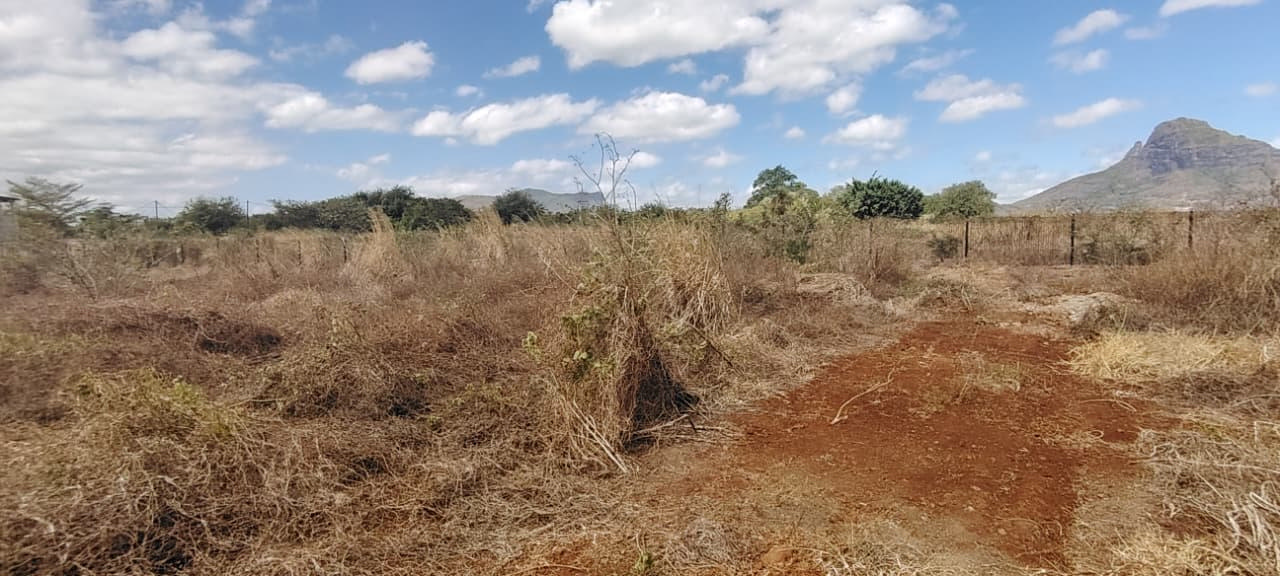 Residential land of 563 m2 for sale in Flic en Flac, west, Mauritius – LexpressProperty.com | 751355 | Ref01