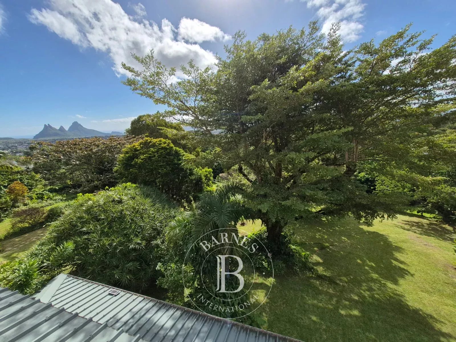 House / Villa of 8 bedrooms for sale in Floréal, center, Mauritius – LexpressProperty.com | 751581 | Ref01