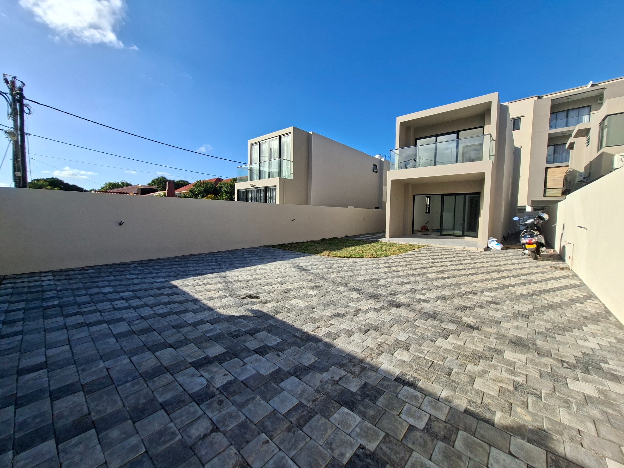 Townhouse / Duplex 4 Chambre(s) en vente à Quatre Bornes, centre, île Maurice – LexpressProperty.com | 752275 | Ref01