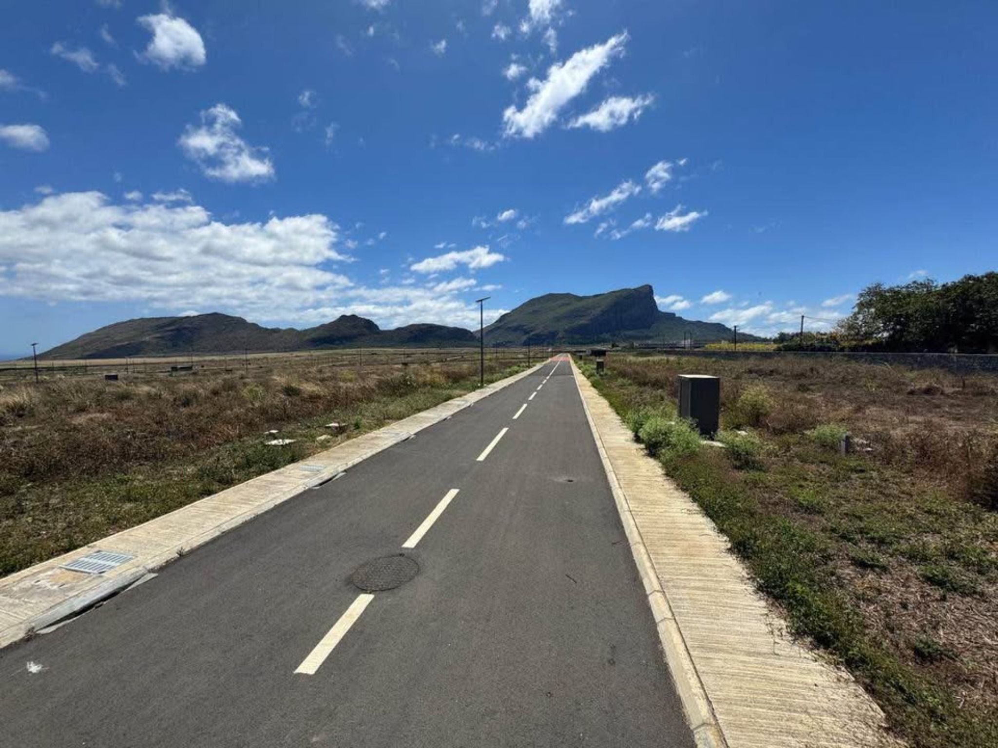 Residential land of 551 m2 for sale in Pierrefonds, west, Mauritius – LexpressProperty.com | 752276 | Ref01