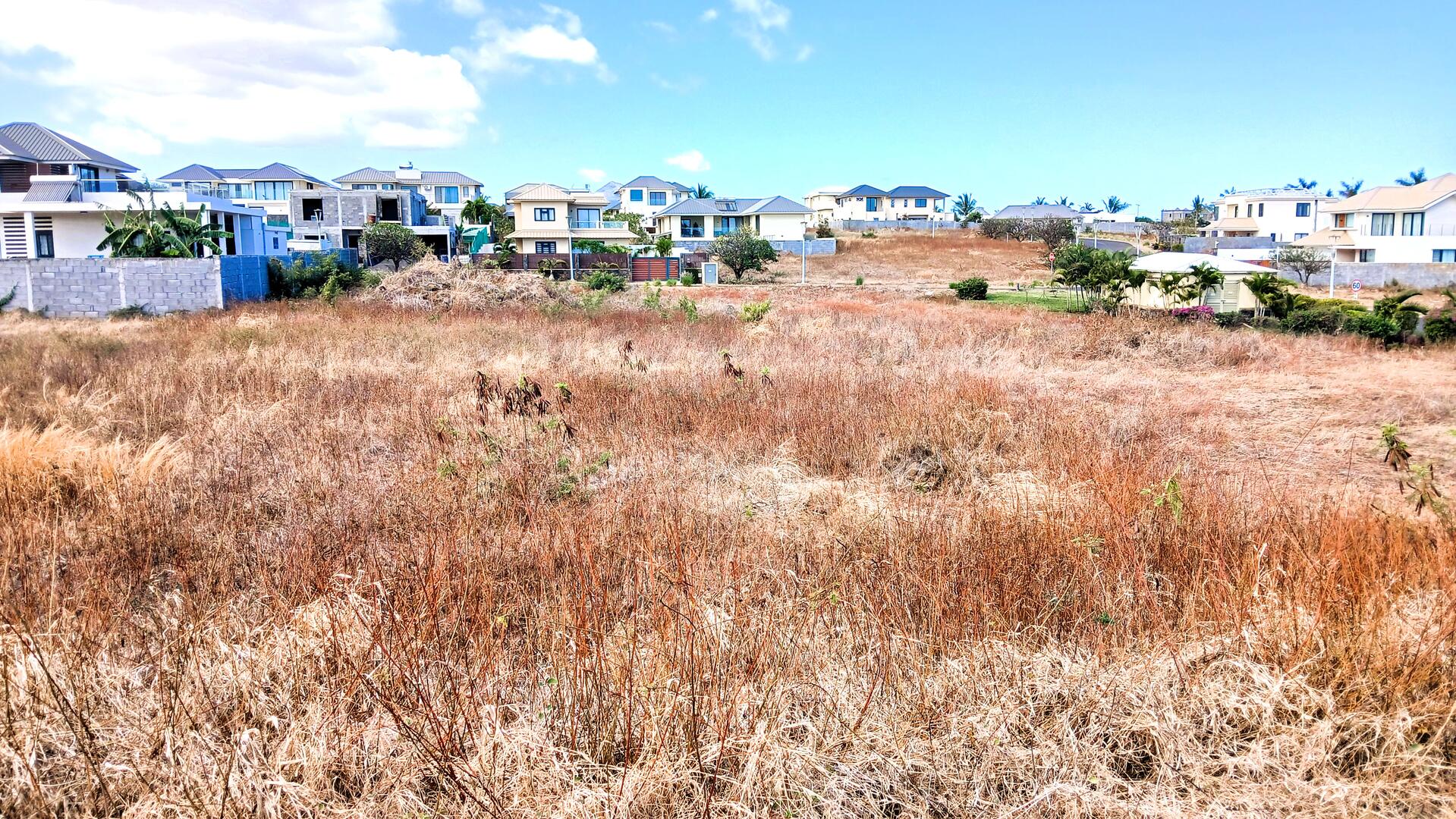 Residential land of 721 m2 for sale in Flic en Flac, west, Mauritius – LexpressProperty.com | 752393 | Ref01