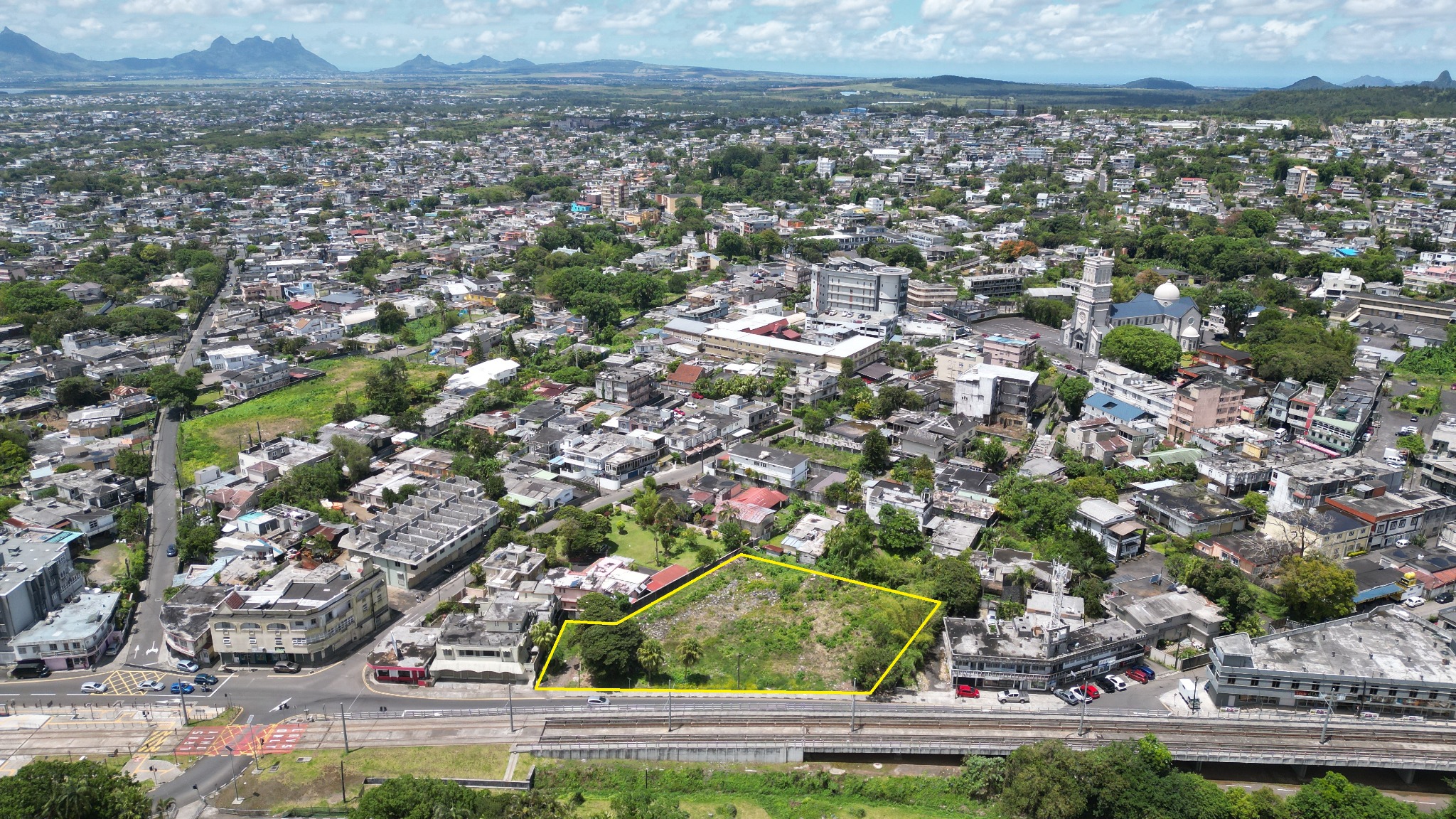 Terrain commercial de 2861 m2 en vente à Curepipe, centre, île Maurice – LexpressProperty.com | 240833 | Ref01