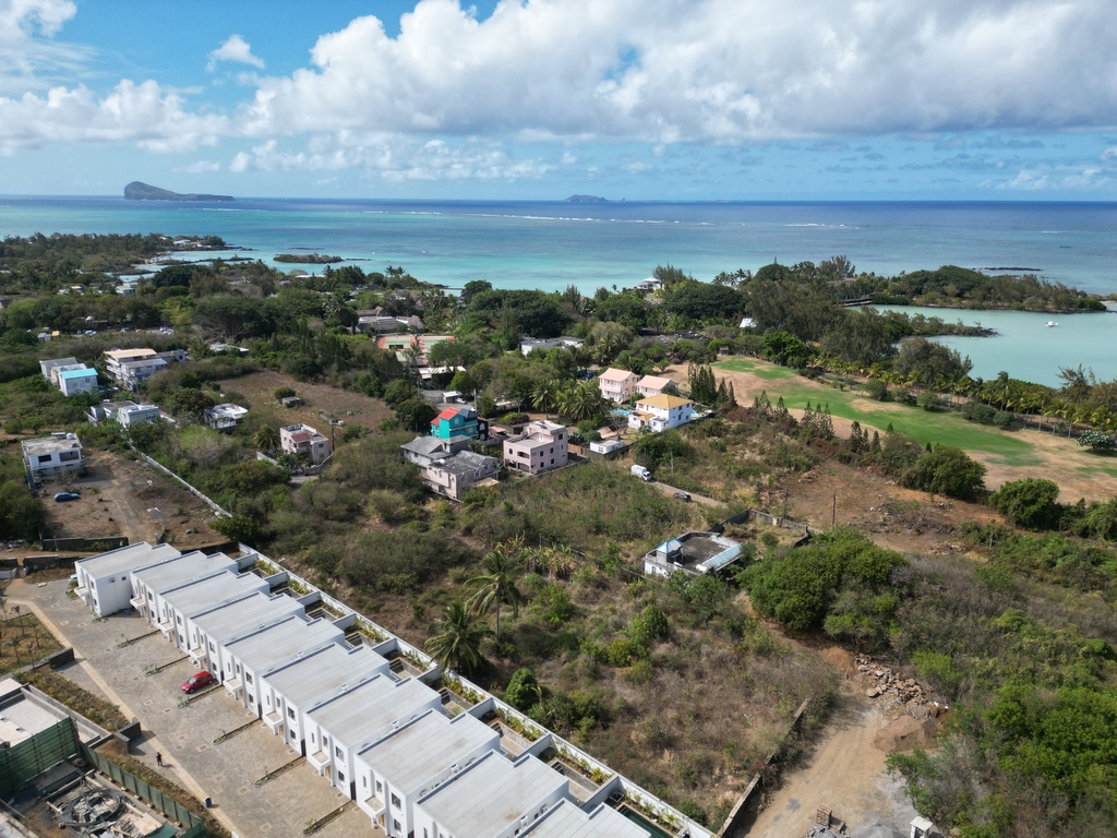 Residential land of 572 m2 for sale in Grand Gaube, north, Mauritius – LexpressProperty.com | 755422 | Ref01