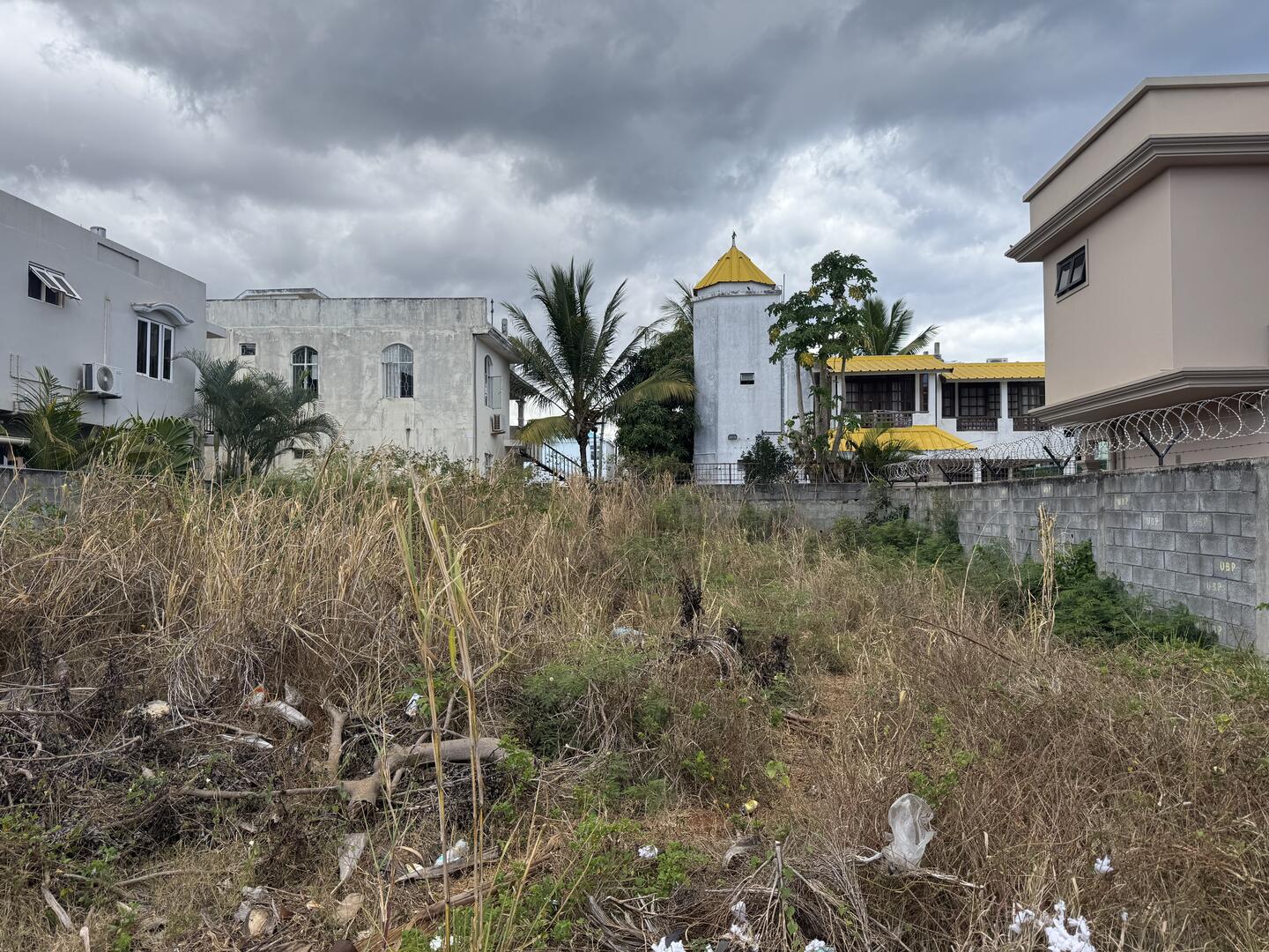 Residential land of 348 m2 for sale in Pointe aux Piments, north, Mauritius – LexpressProperty.com | 753705 | Ref01