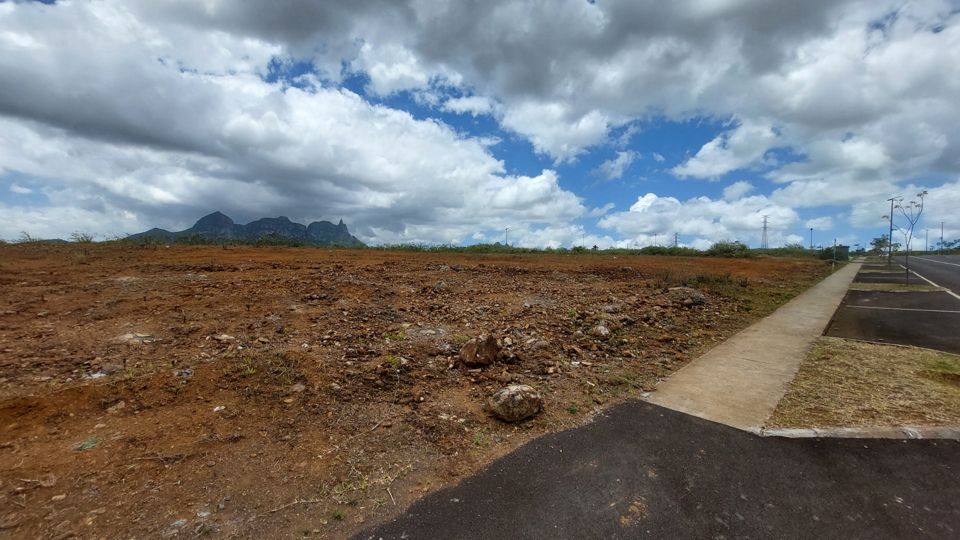 Terrain commercial de 2110 m2 en vente à l'Avenir, centre, île Maurice – LexpressProperty.com | 537099 | Ref01