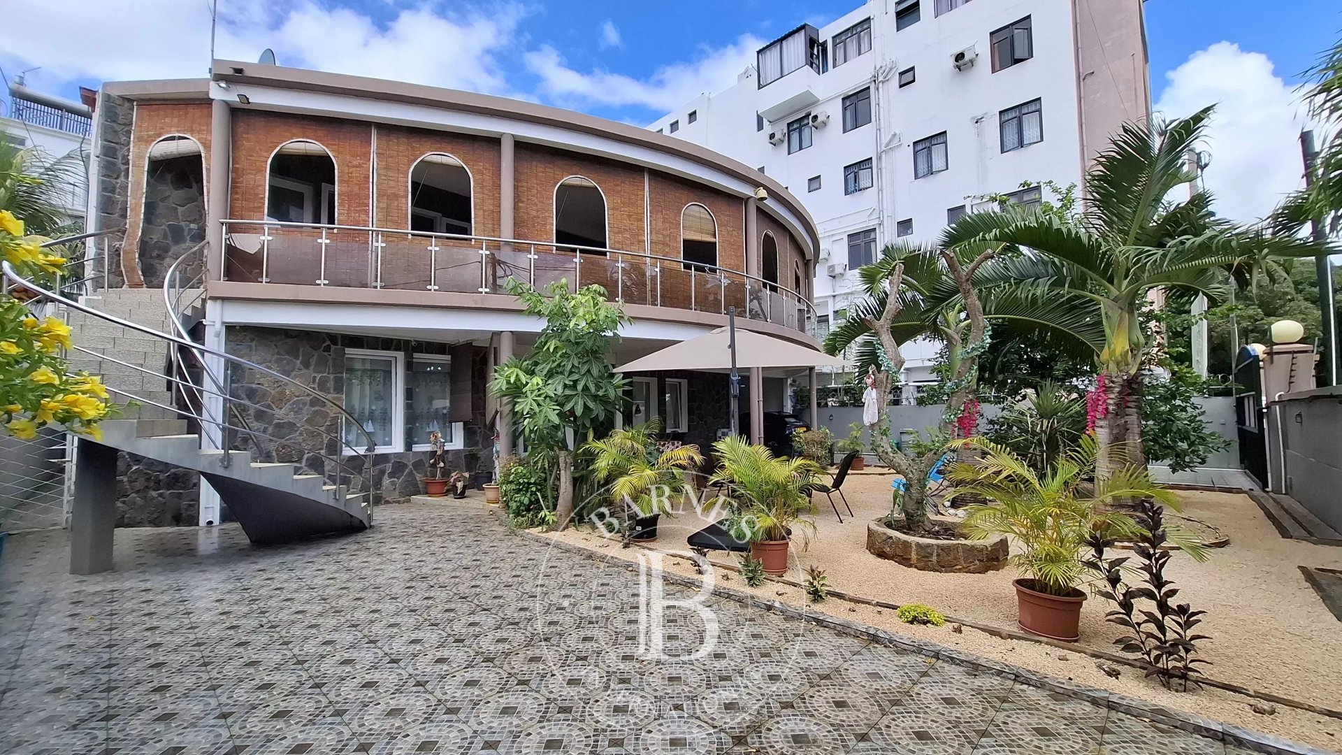 Maison / Villa 7 Chambre(s) en vente à Flic en Flac, ouest, île Maurice – LexpressProperty.com | 762880 | Ref01