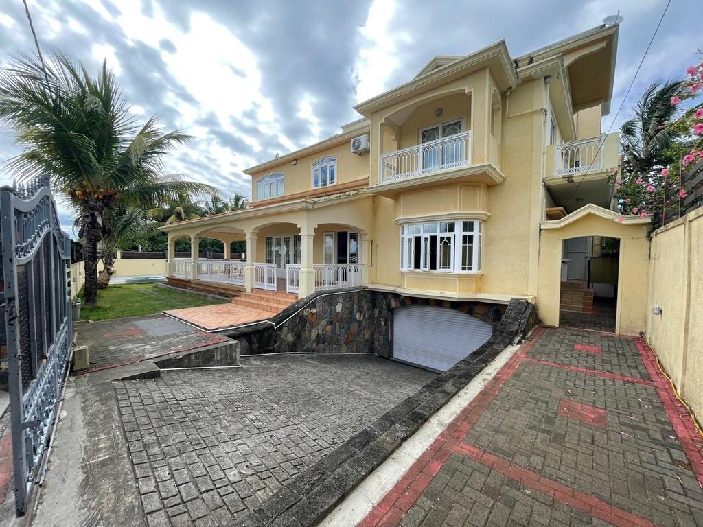 Maison / Villa 6 Chambre(s) en location à Blue Baie, sud, île Maurice – LexpressProperty.com | 690327 | Ref01