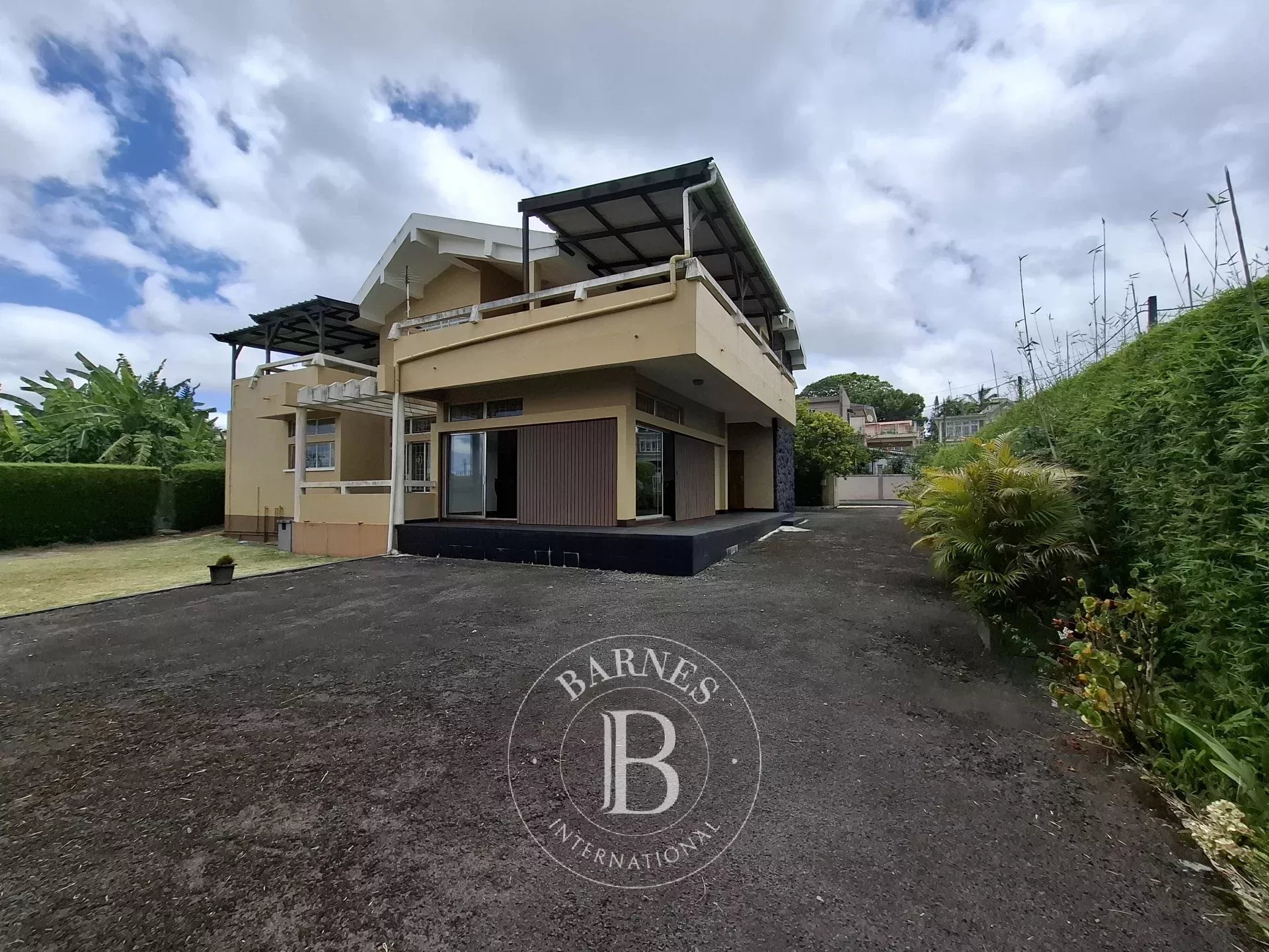 House / Villa of 7 bedrooms for sale in Eau Coulée, center, Mauritius – LexpressProperty.com | 692455 | Ref01