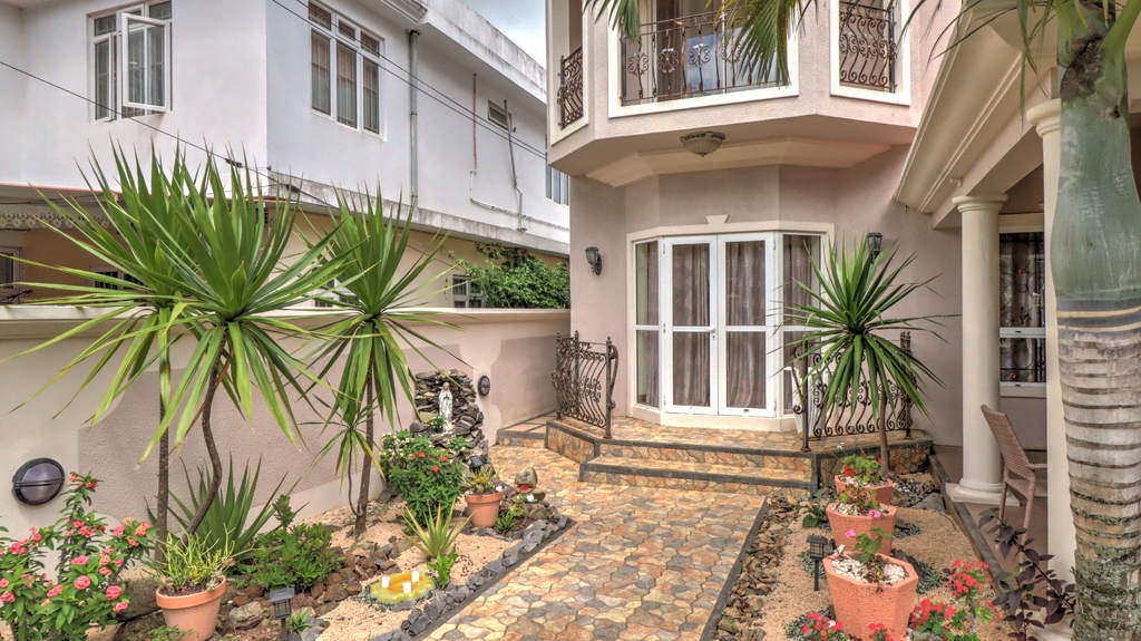 Maison / Villa 5 Chambre(s) en vente à Roches Brunes, centre, île Maurice – LexpressProperty.com | 694529 | Ref01