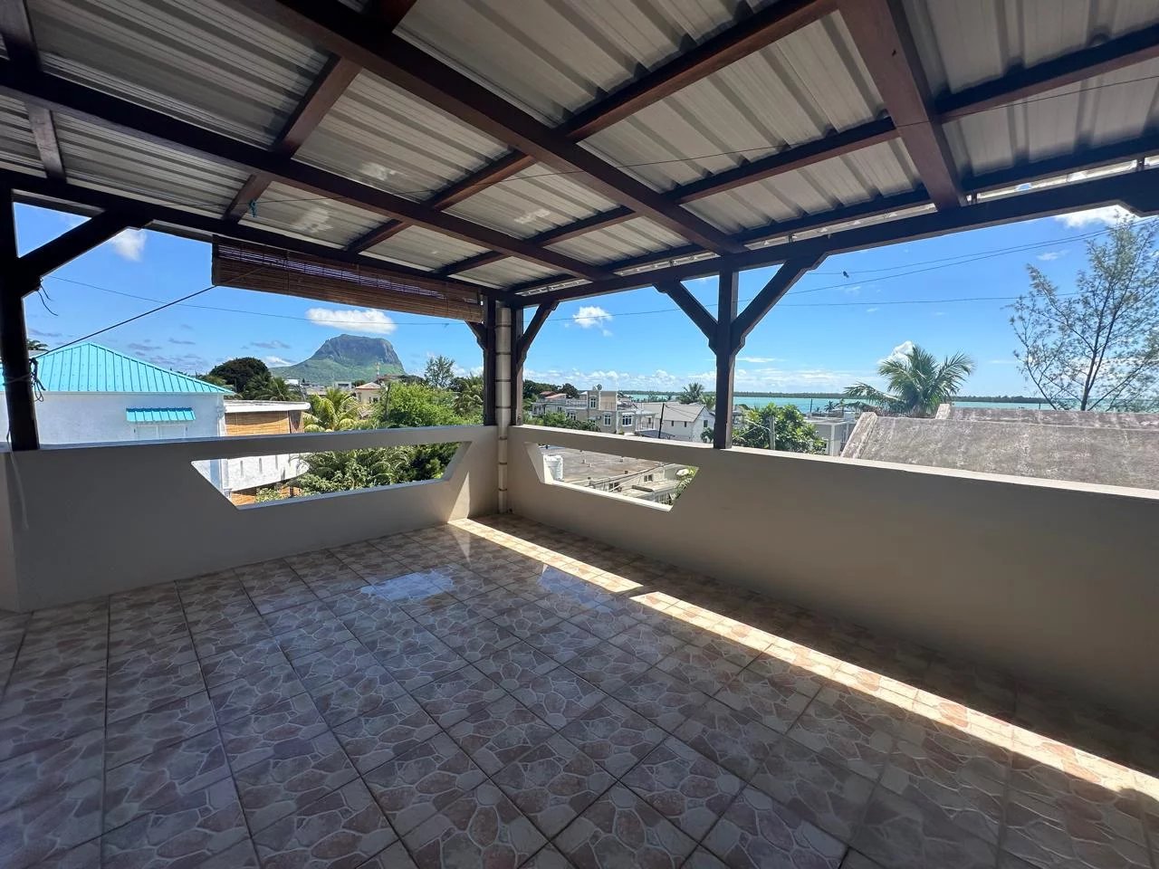 Townhouse / Duplex 6 Chambre(s) en vente à La Gaulette, ouest, île Maurice – LexpressProperty.com | 695545 | Ref01
