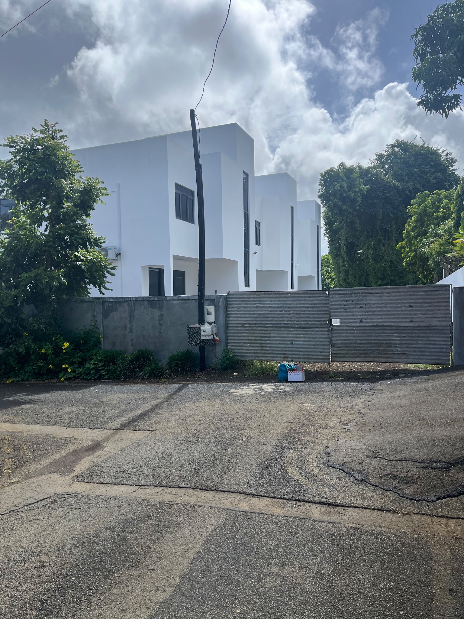 Maison / Villa 4 Chambre(s) en location à Phoenix, centre, île Maurice – LexpressProperty.com | 697962 | Ref01