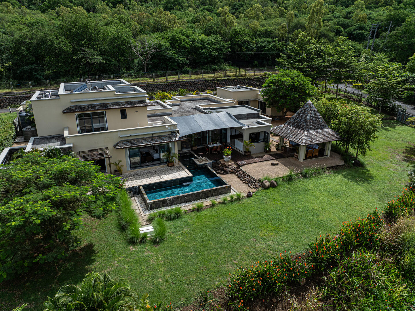 Maison / Villa 5 Chambre(s) en vente à Black River, ouest, île Maurice – LexpressProperty.com | 390249 | Ref01