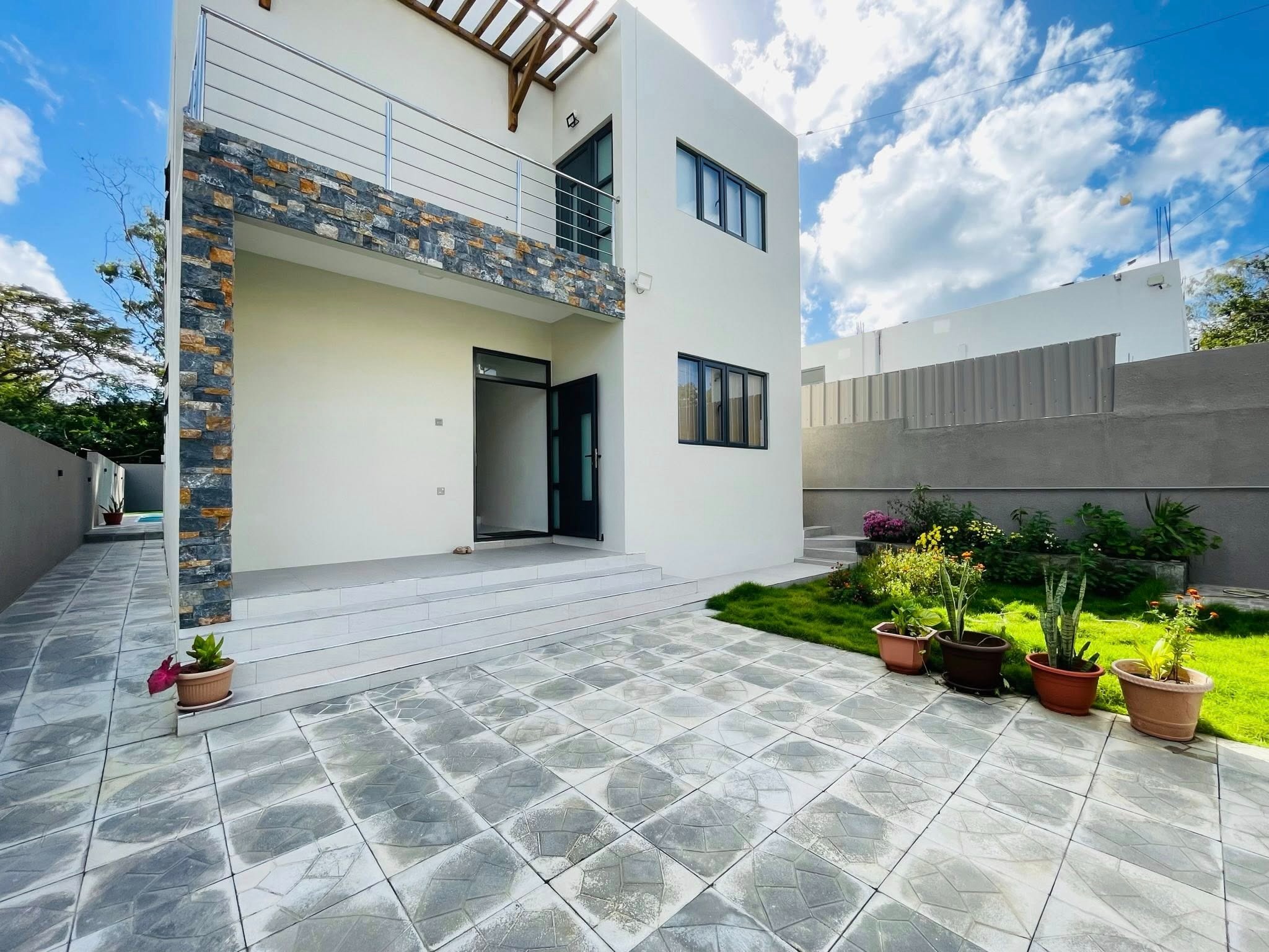 Property – LexpressProperty.com | 702810 | Ref01
