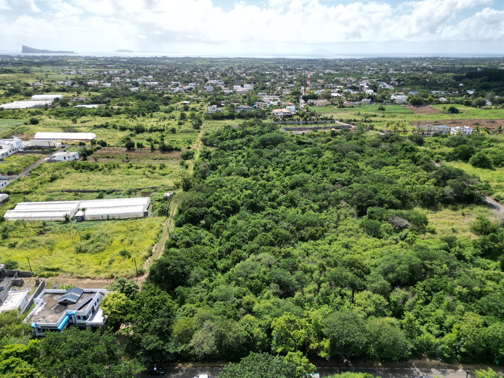 Residential land of 844 m2 for sale in The Vale, north, Mauritius – LexpressProperty.com | 707948 | Ref01
