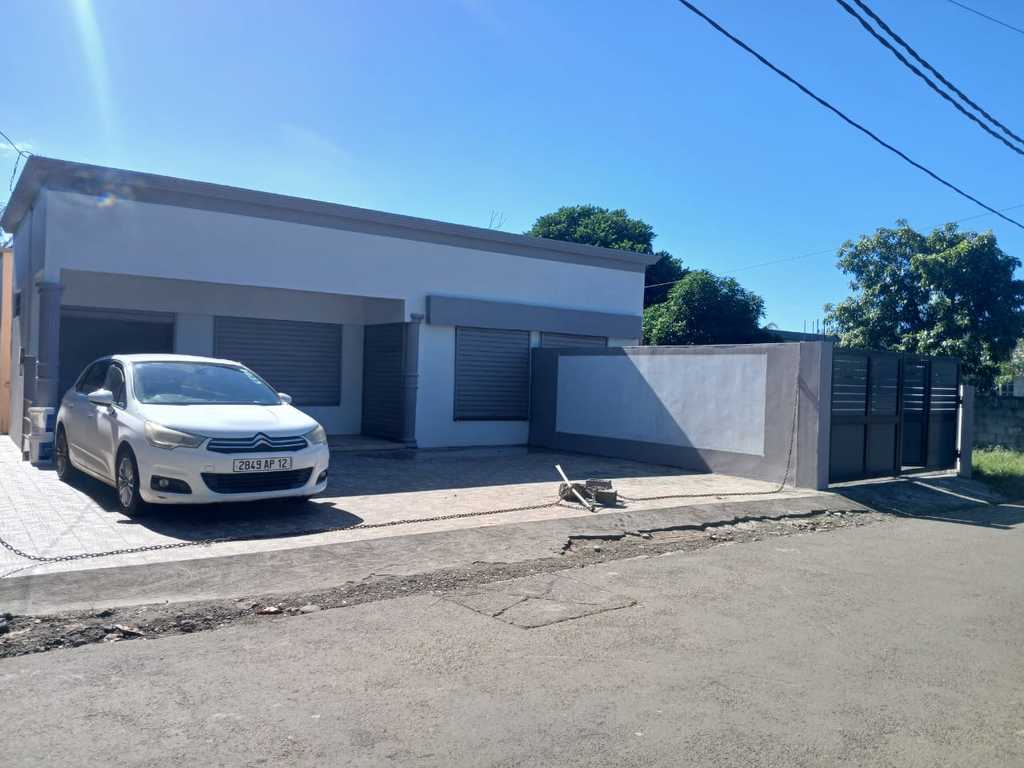 Commercial space for rent in Trois Boutiques, south, Mauritius – LexpressProperty.com | 715115 | Ref01