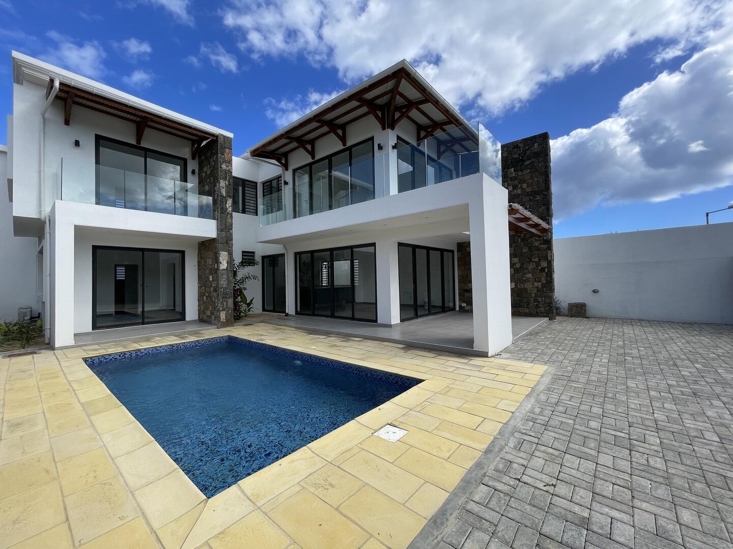 Maison / Villa 4 Chambre(s) en vente à Trou aux Biches, nord, île Maurice – LexpressProperty.com | 694076 | Ref01