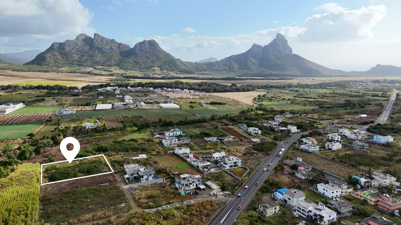 Residential land of 632 m2 for sale in Phoenix, center, Mauritius – LexpressProperty.com | 722338 | Ref01
