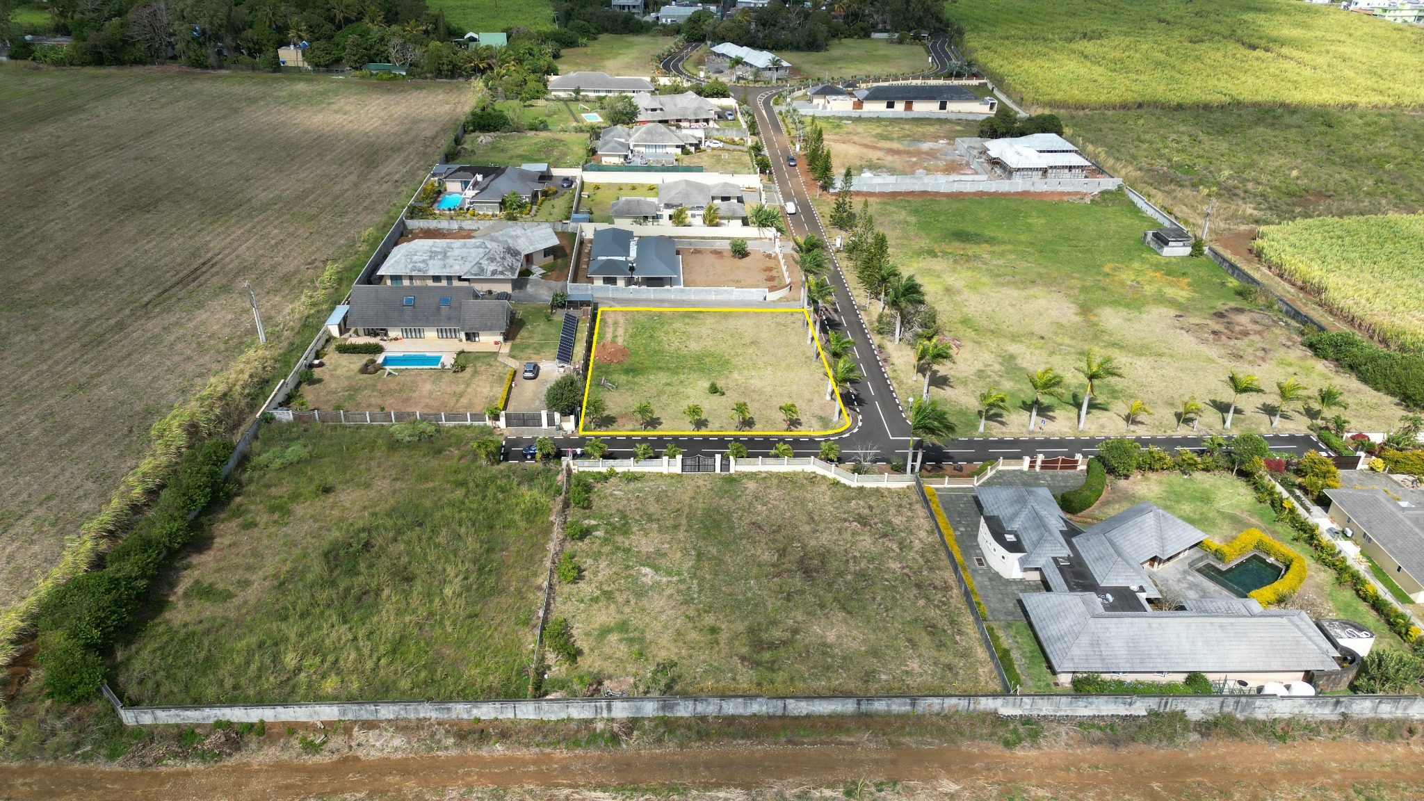 Residential land of 1310 m2 for sale in Pamplemousses, north, Mauritius – LexpressProperty.com | 723898 | Ref01