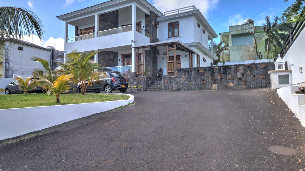 House / Villa of 4 bedrooms for rent in Floréal, center, Mauritius – LexpressProperty.com | 728426 | Ref01