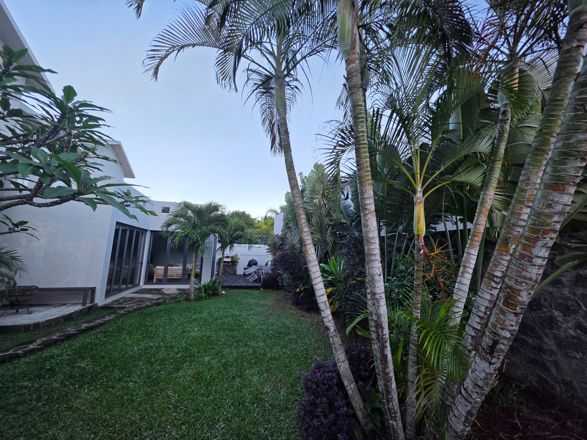 Maison / Villa 5 Chambre(s) en vente à Grand Bay, nord, île Maurice – LexpressProperty.com | 733070 | Ref01