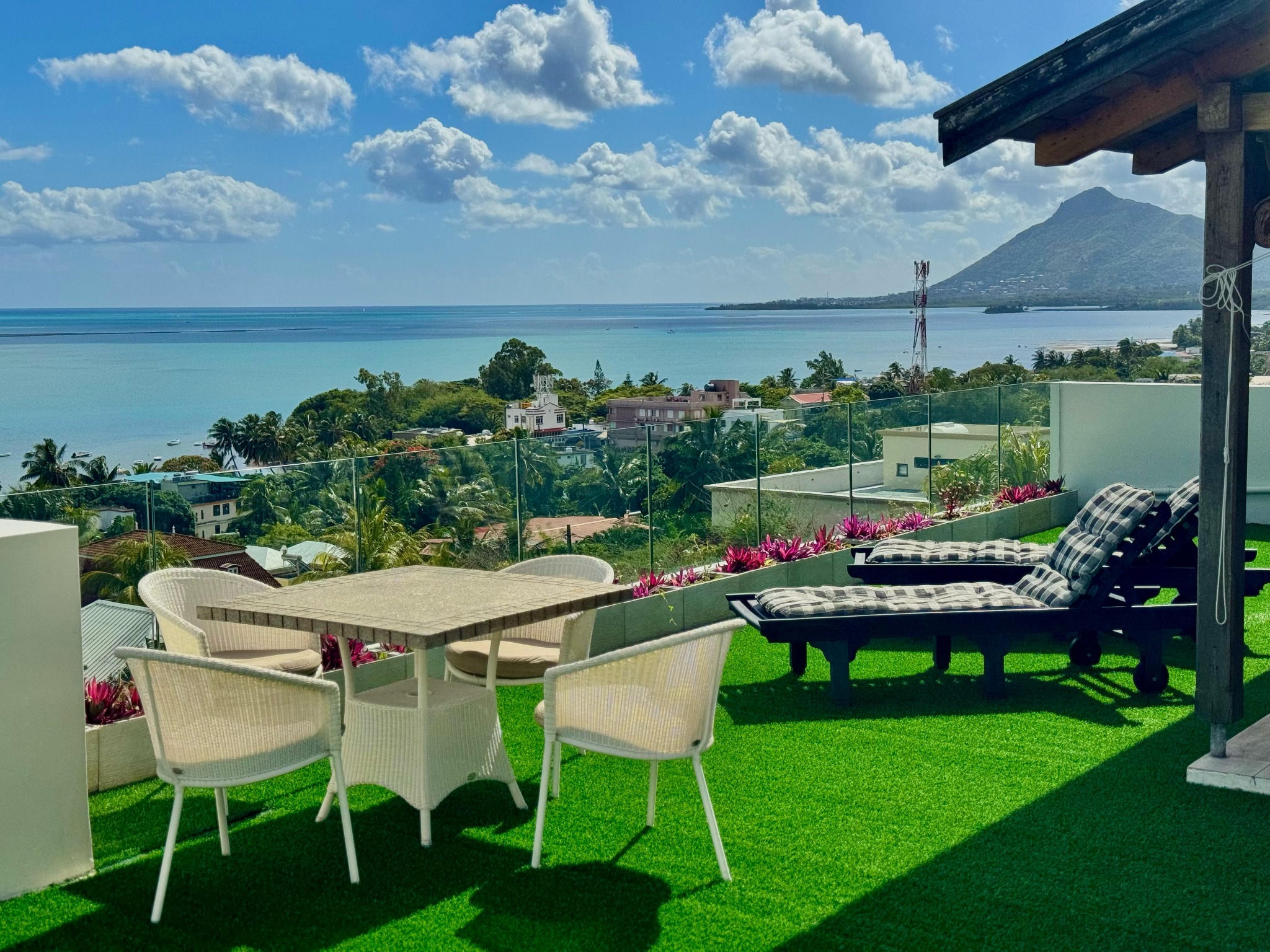 Penthouse of 1 bedroom for rent in La Gaulette, west, Mauritius – LexpressProperty.com | 734067 | Ref01