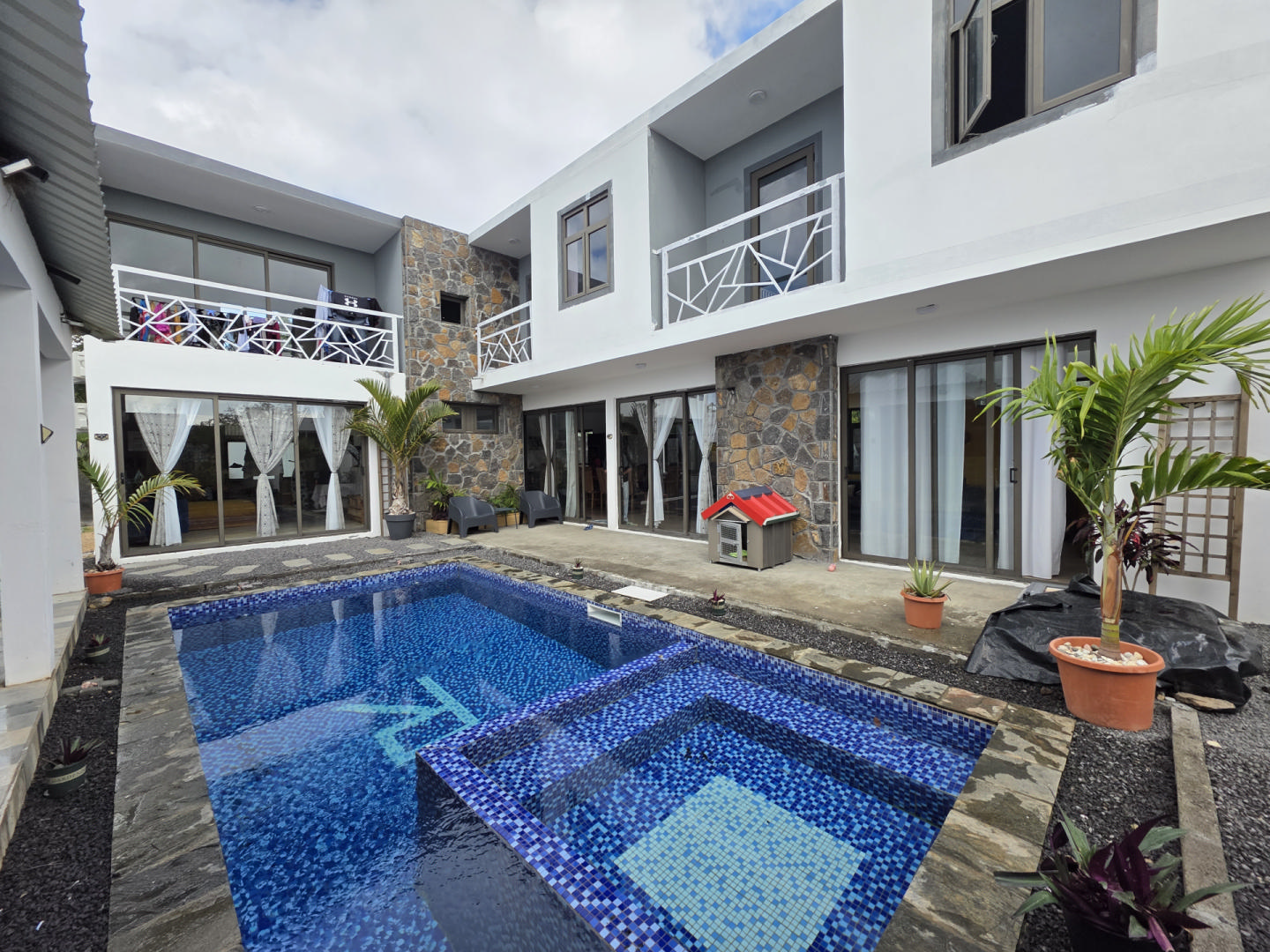 Maison / Villa 8 Chambre(s) en vente à Grand Gaube, nord, île Maurice – LexpressProperty.com | 395523 | Ref01