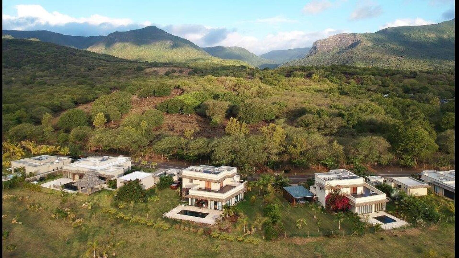 Residential land of 1055 m2 for sale in Black River, west, Mauritius – LexpressProperty.com | 745969 | Ref01