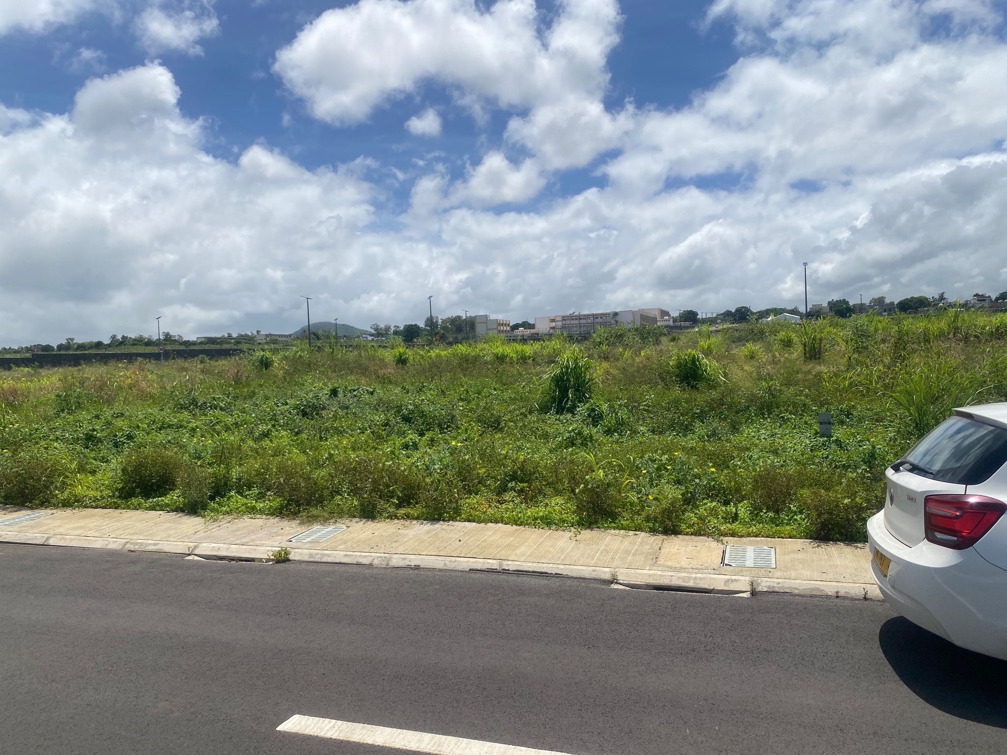 Residential land of 574.0910676 toise for sale in Pierrefonds, west, Mauritius – LexpressProperty.com | 766292 | Ref01